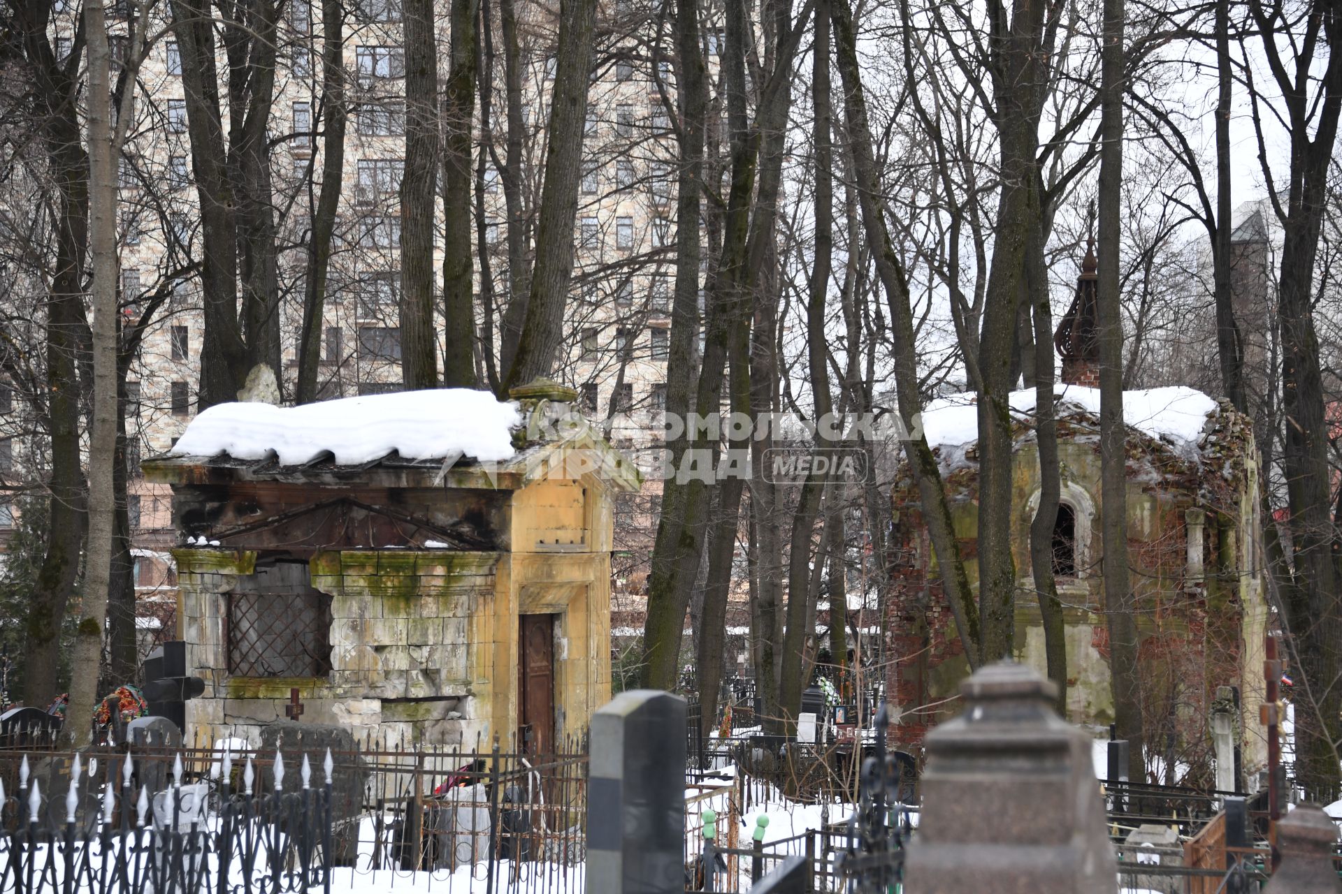 Москва.  На Введенском кладбище.