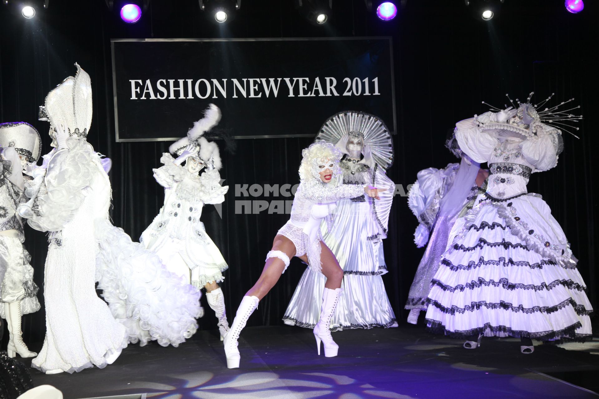 Lotte Hotel. Новогодняя вечеринка FASHION NEW YEAR 2011. На снимке: ЕВДОКИМОВ-ШОУ