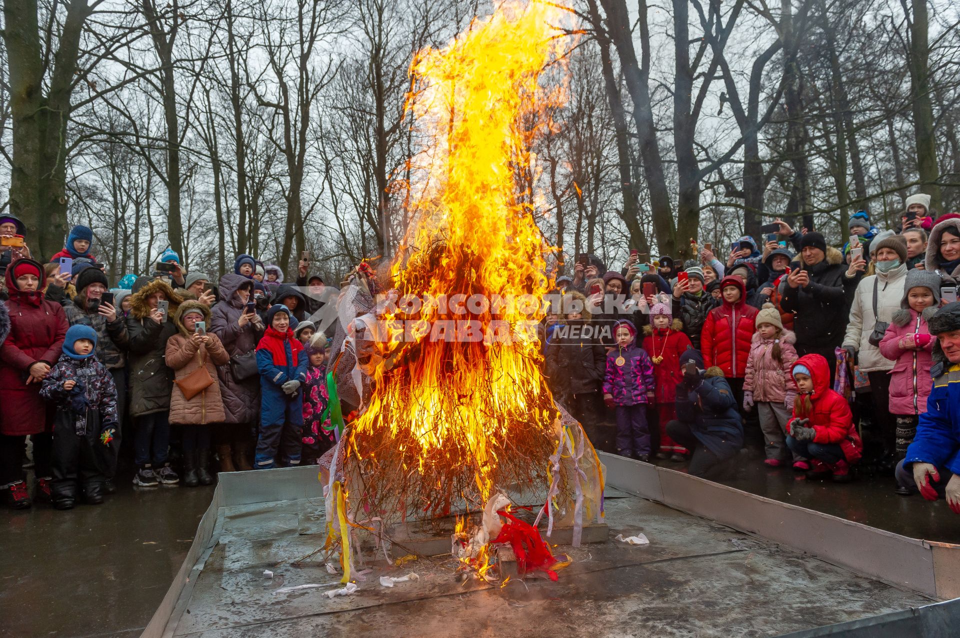 Санкт-Петербург. Народные гуляния `Шуми, Масленица!` в ЦПКиО им. С.М. Кирова.