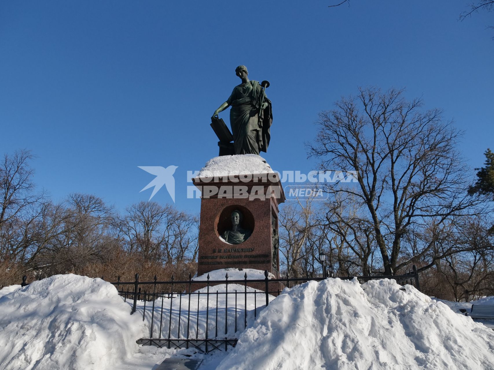 Ульяновск. Памятник Н. М. Карамзину.