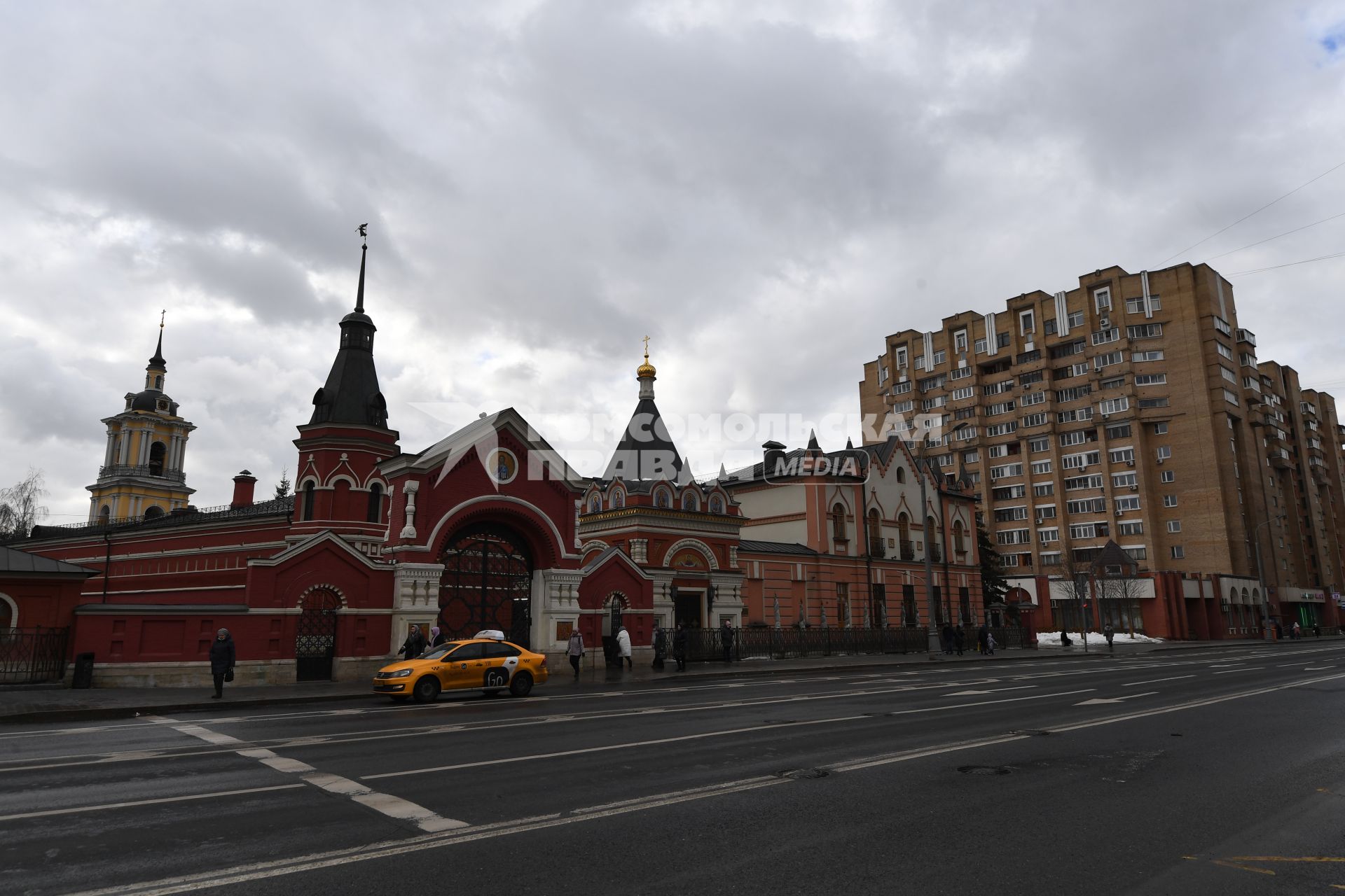 Москва. Вид  на  Покровский ставропигиальный женский монастырь.