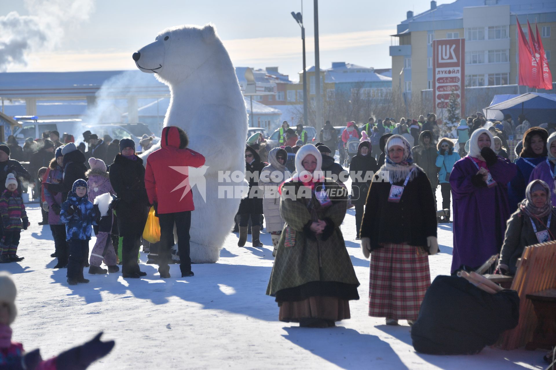 Нарьян-Мар. Во время открытия соревнований  по кроссу на снегоходах на Кубок Героя Советского Союза, Героя Российской Федерации Артура Чилингарова  `Буран-Дей`.