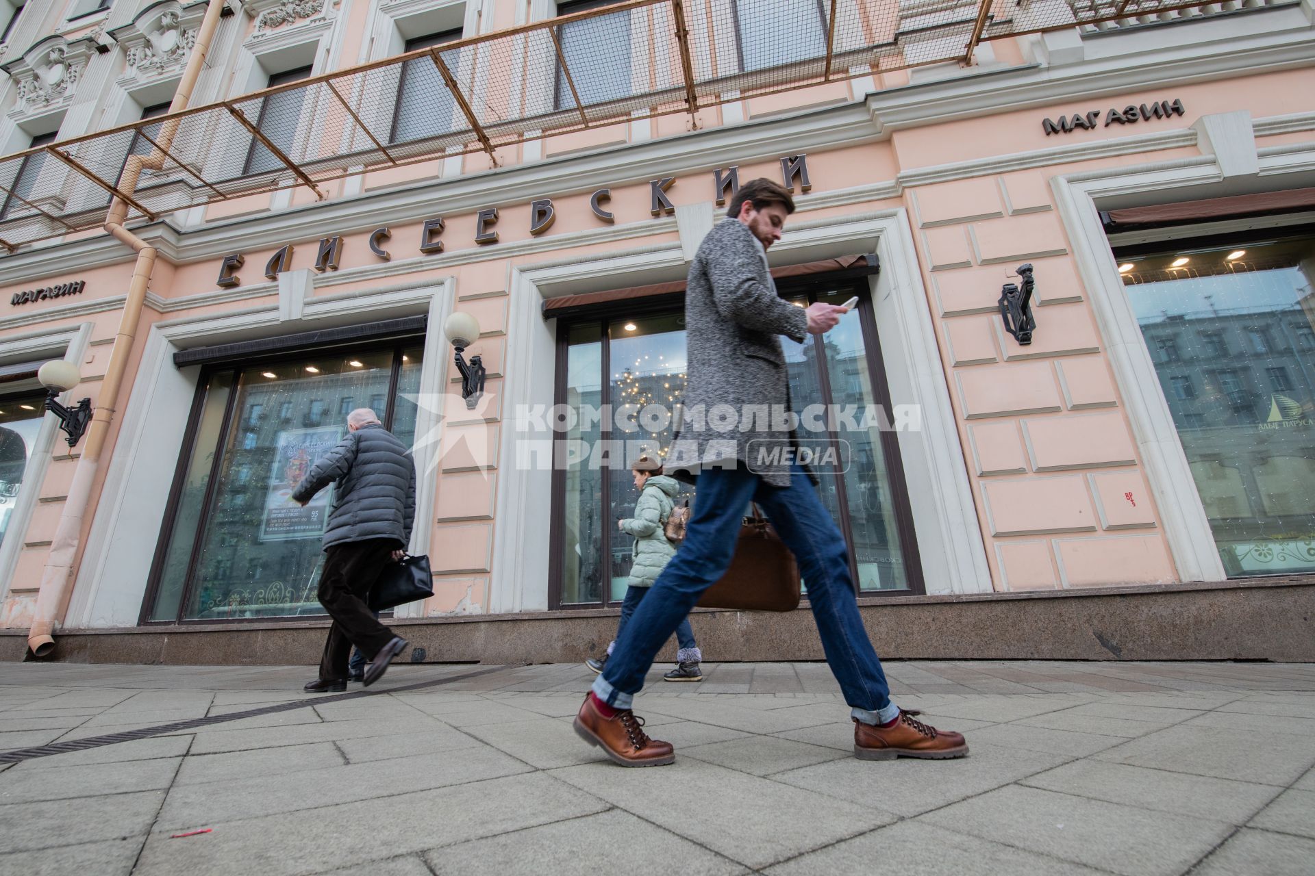 Москва. Вид на здание магазина `Елисеевский` на Тверской улице.