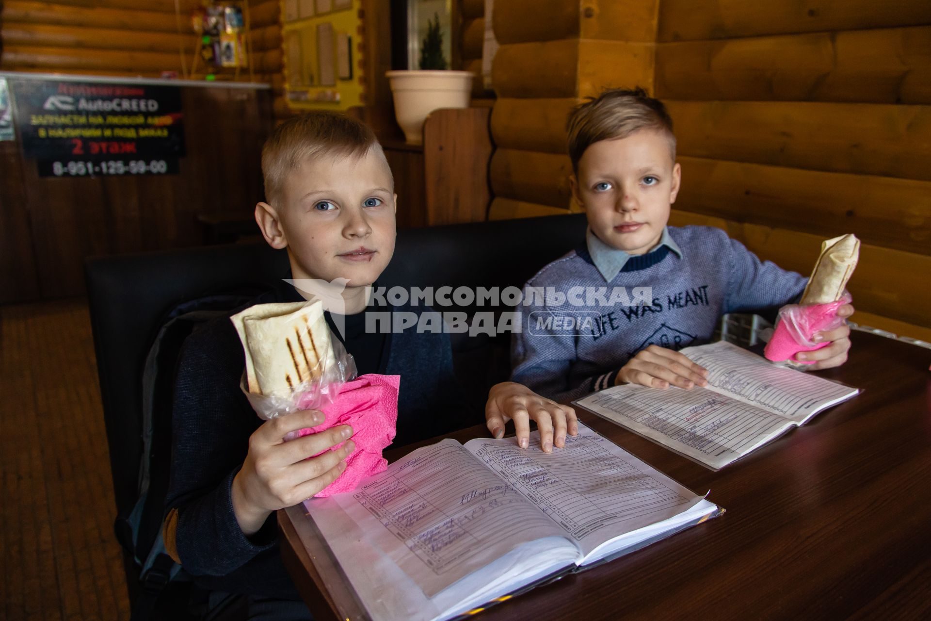 Челябинск. Армянское кафе в Металлургическом районе, где бесплатно кормят школьников шаурмой за пятерки в дневнике.