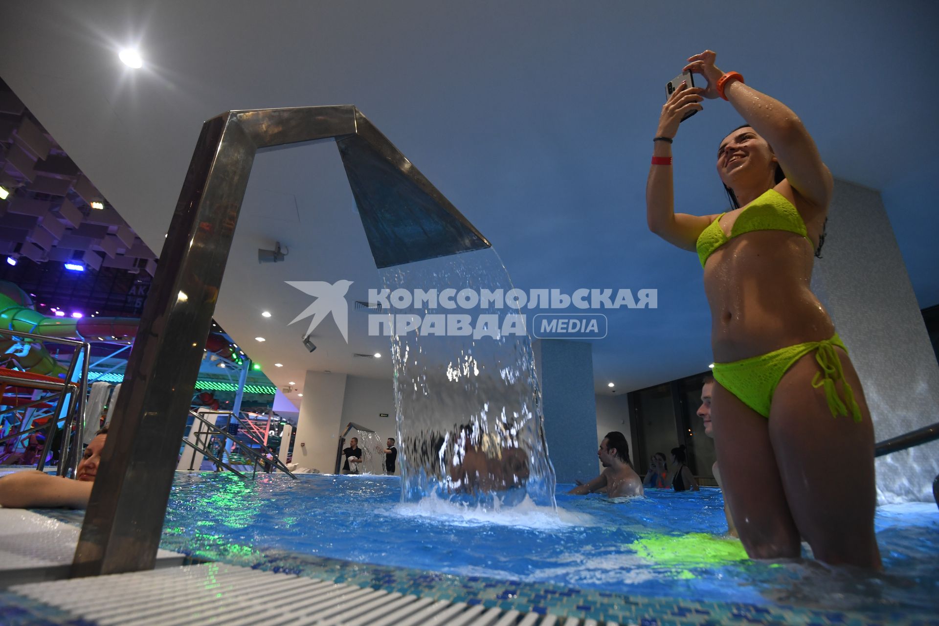 Москва.  Посетители на фестивале Aqua Fest в Лужниках.