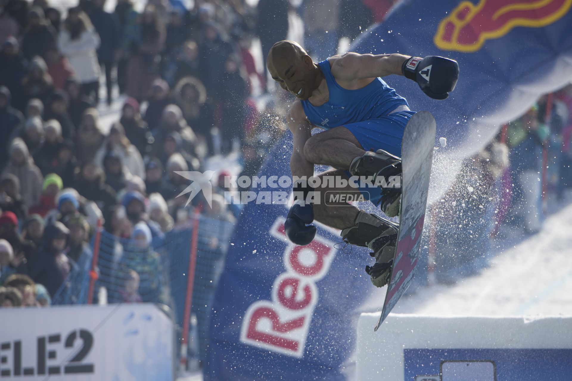 Екатеринбург. Участники аква-шоу \'Red Bull Jump and Freeze\' на горнолыжном комплексе \'Уктус\'