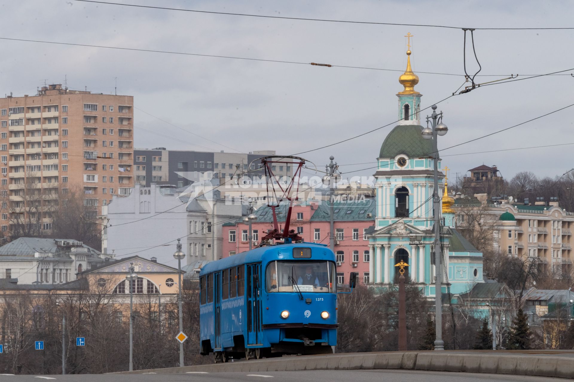 Москва. Трамвай на Большом Устьинском мосту.