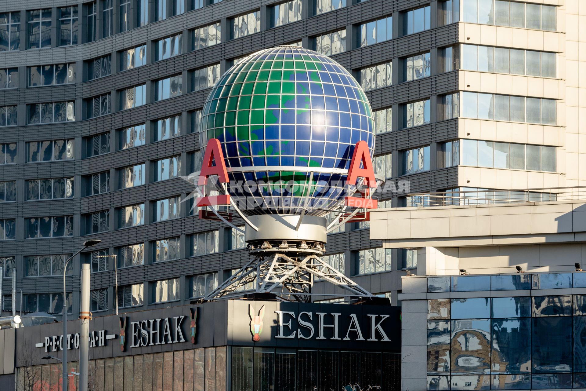 Москва. Глобус   на Новом Арбате.