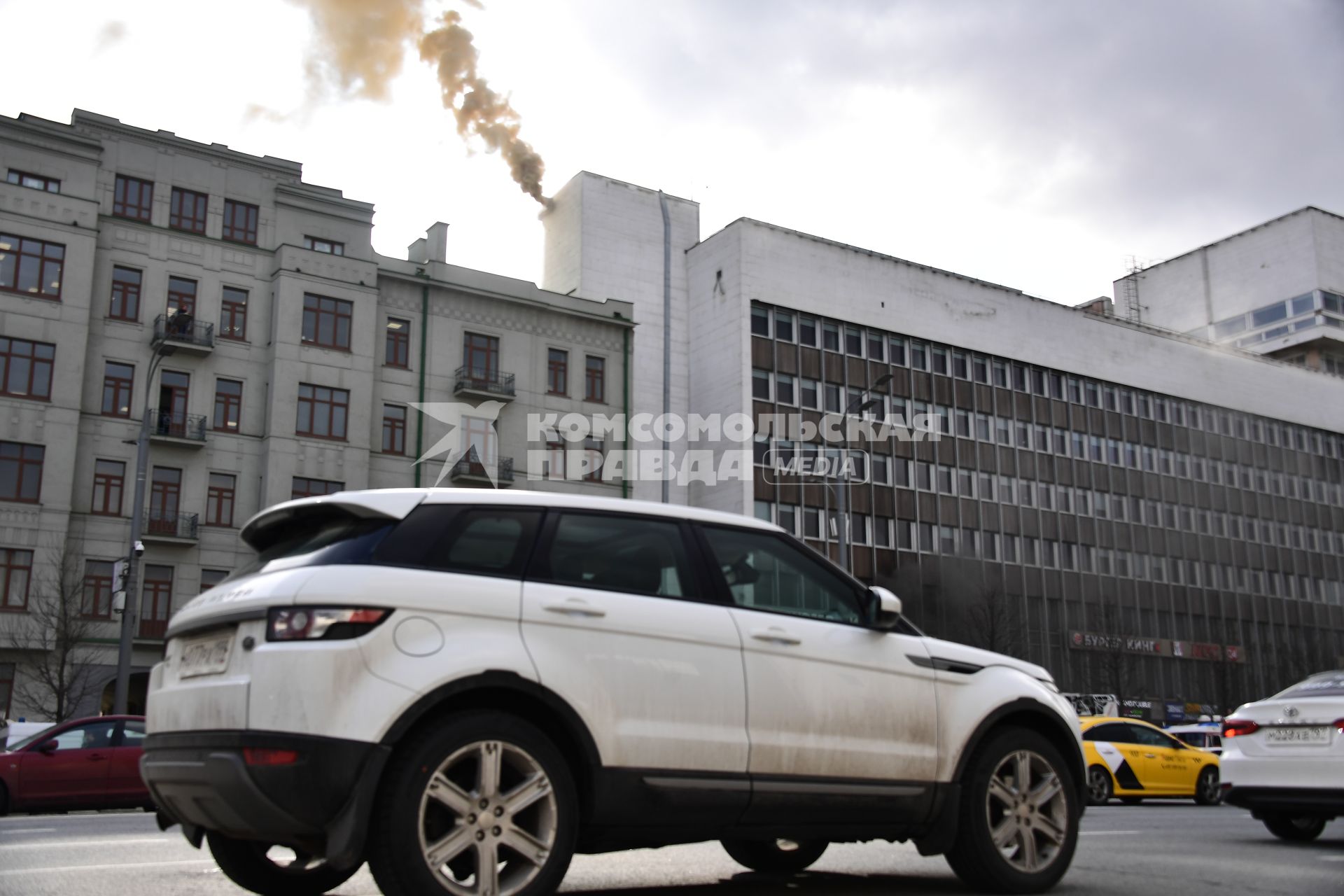 Москва. Пожар в офисном здании на Зубовском бульваре.