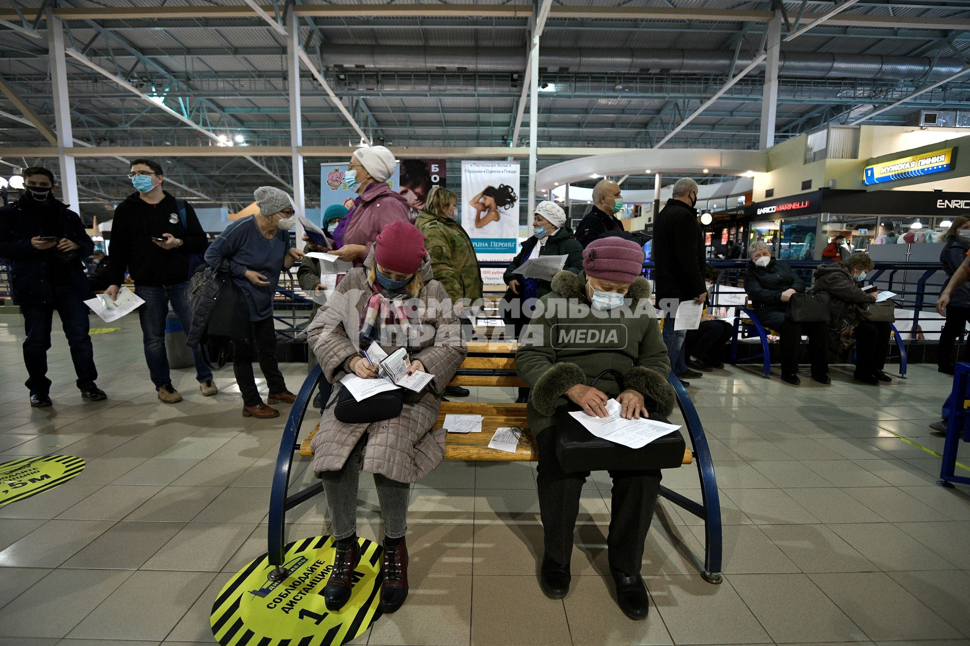 Екатеринбург. Открытие пункта вакцинации от COVID-19 в ТЦ \'Дирижабль\'