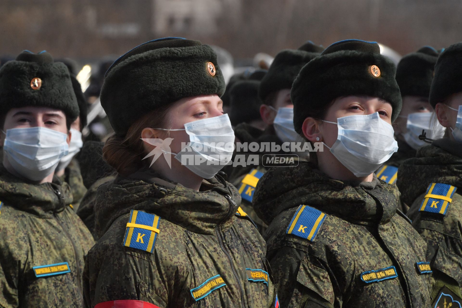 Алабино. Военнослужащие во время первой совместной репетиции пеших расчетов, механизированных колонн и авиации на полигоне Алабино, приуроченной к участию в параде Победы 9 мая.