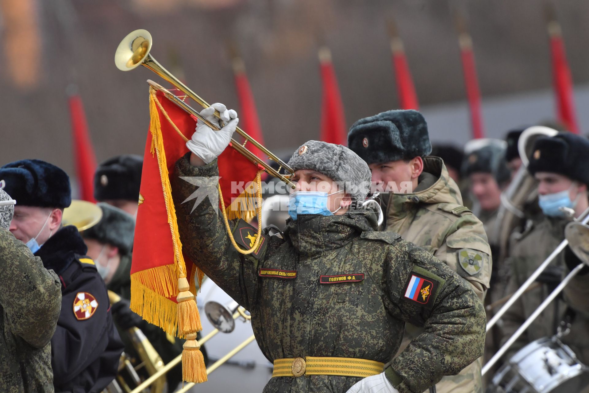 Алабино.  Военнослужащие во время первой совместной репетиции пеших расчетов, механизированных колонн и авиации на полигоне Алабино, приуроченной к участию в параде Победы 9 мая.