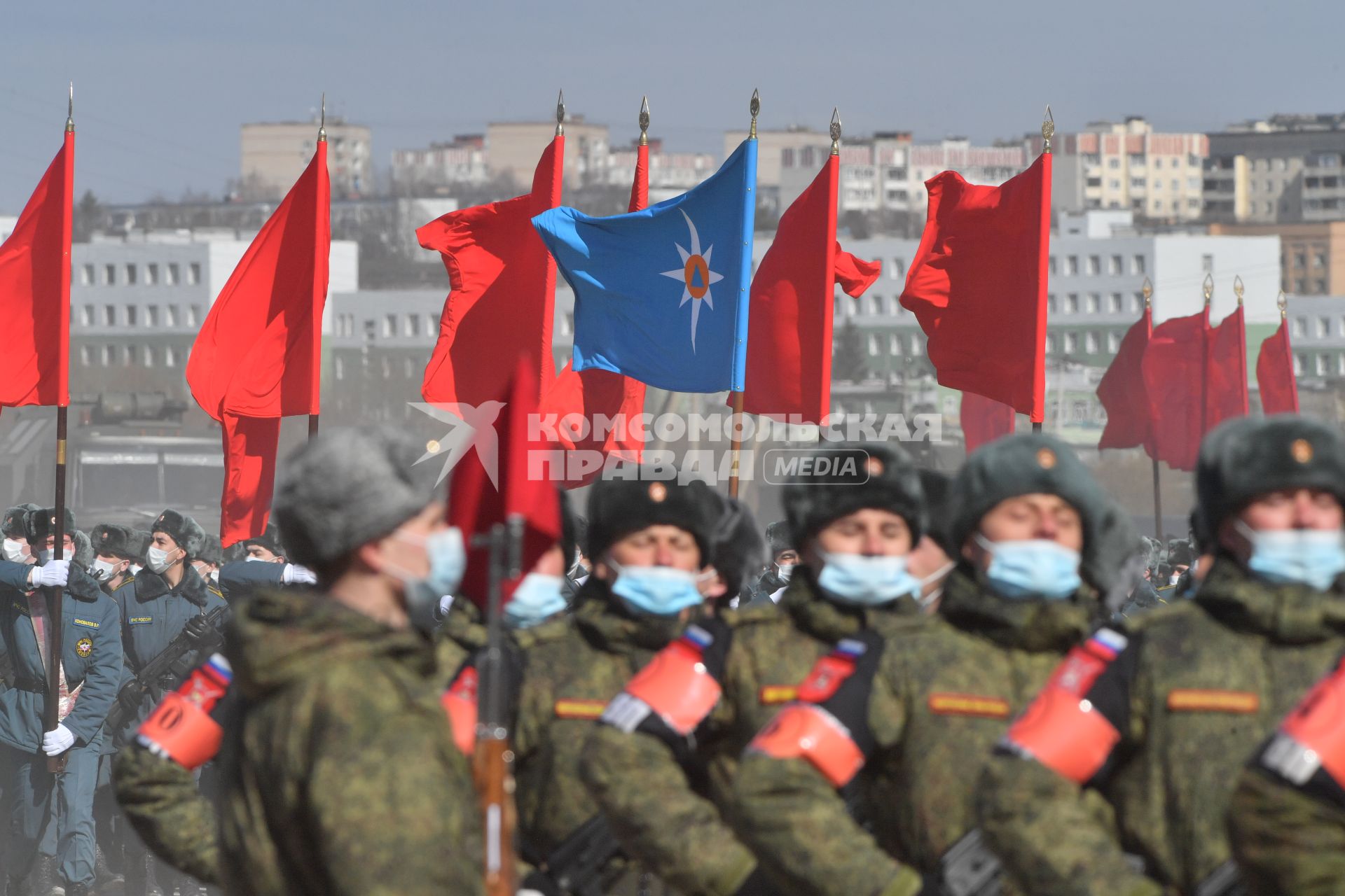 Алабино. Военнослужащие во время первой совместной репетиции пеших расчетов, механизированных колонн и авиации на полигоне Алабино, приуроченной к участию в параде Победы 9 мая.