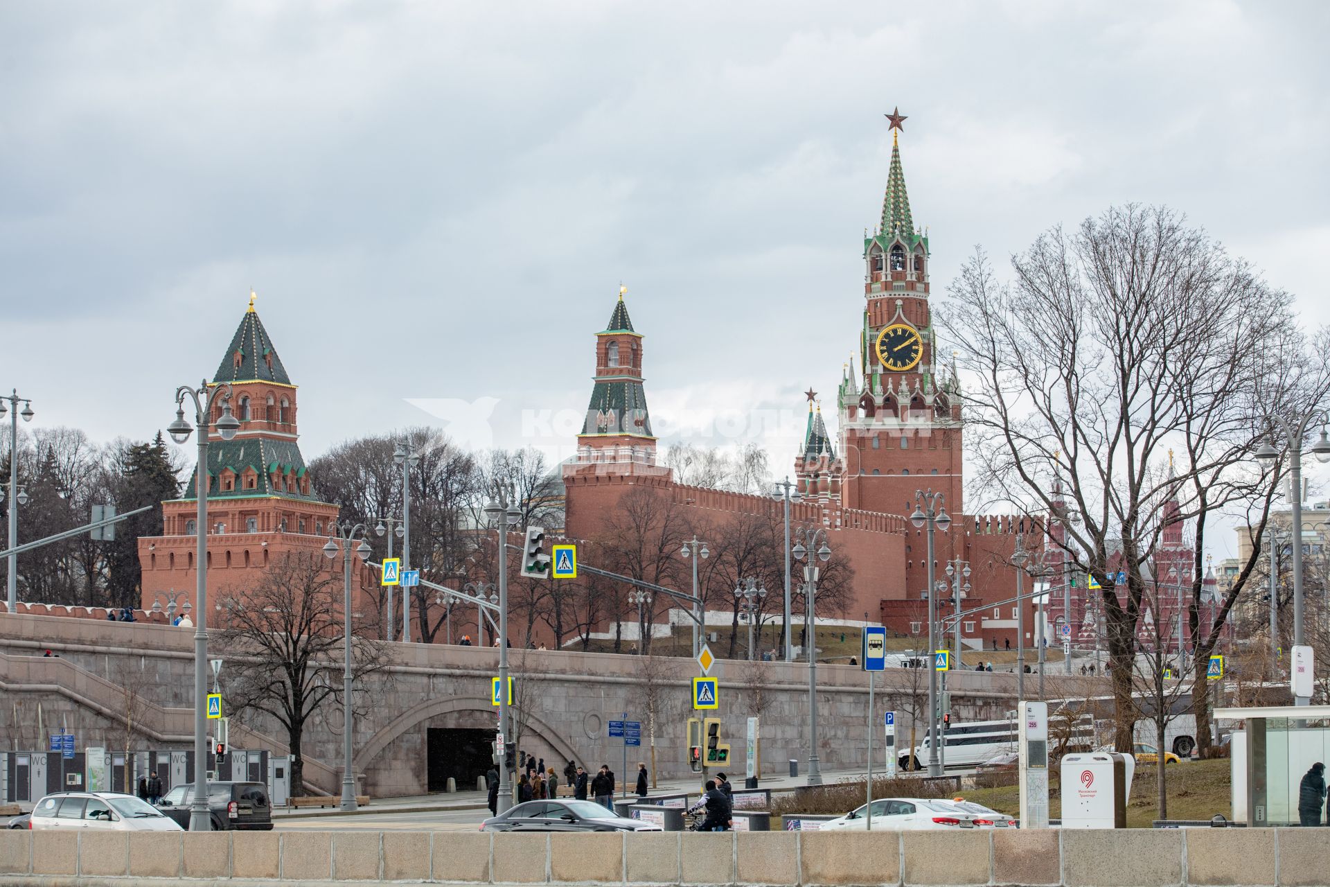 Москва.  Спасская башня московского Кремля.