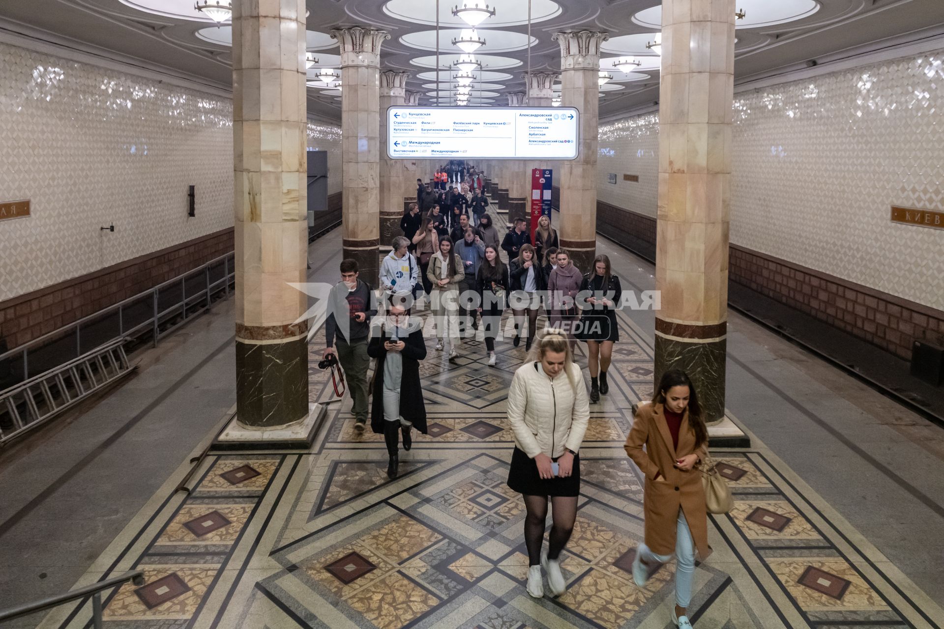 Москва. Во время на ночной экскурсии в Московском метрополитене.
