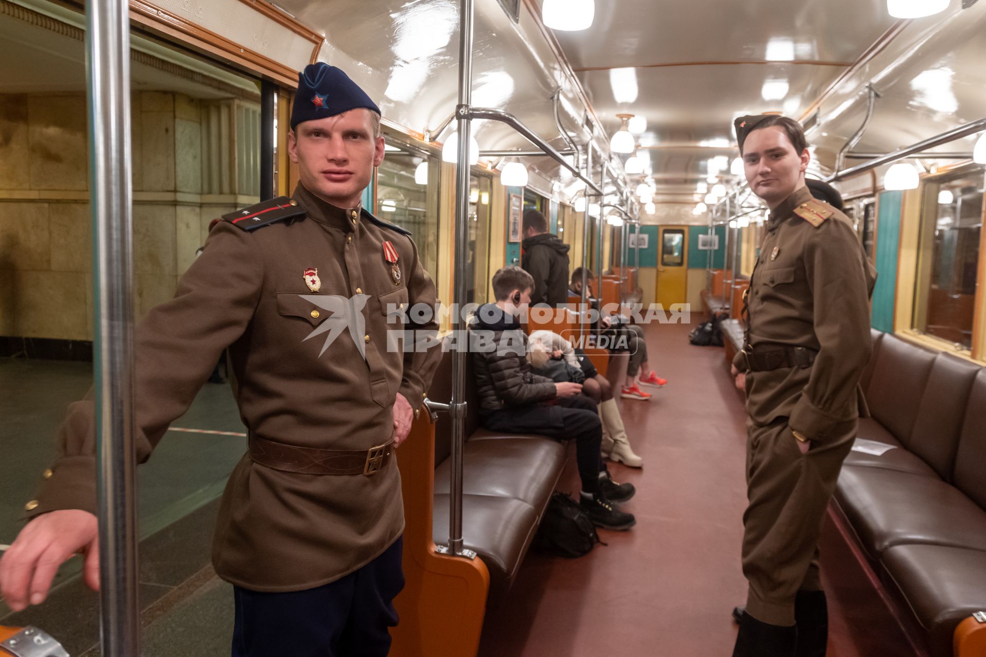 Москва. Во время на ночной экскурсии в Московском метрополитене.