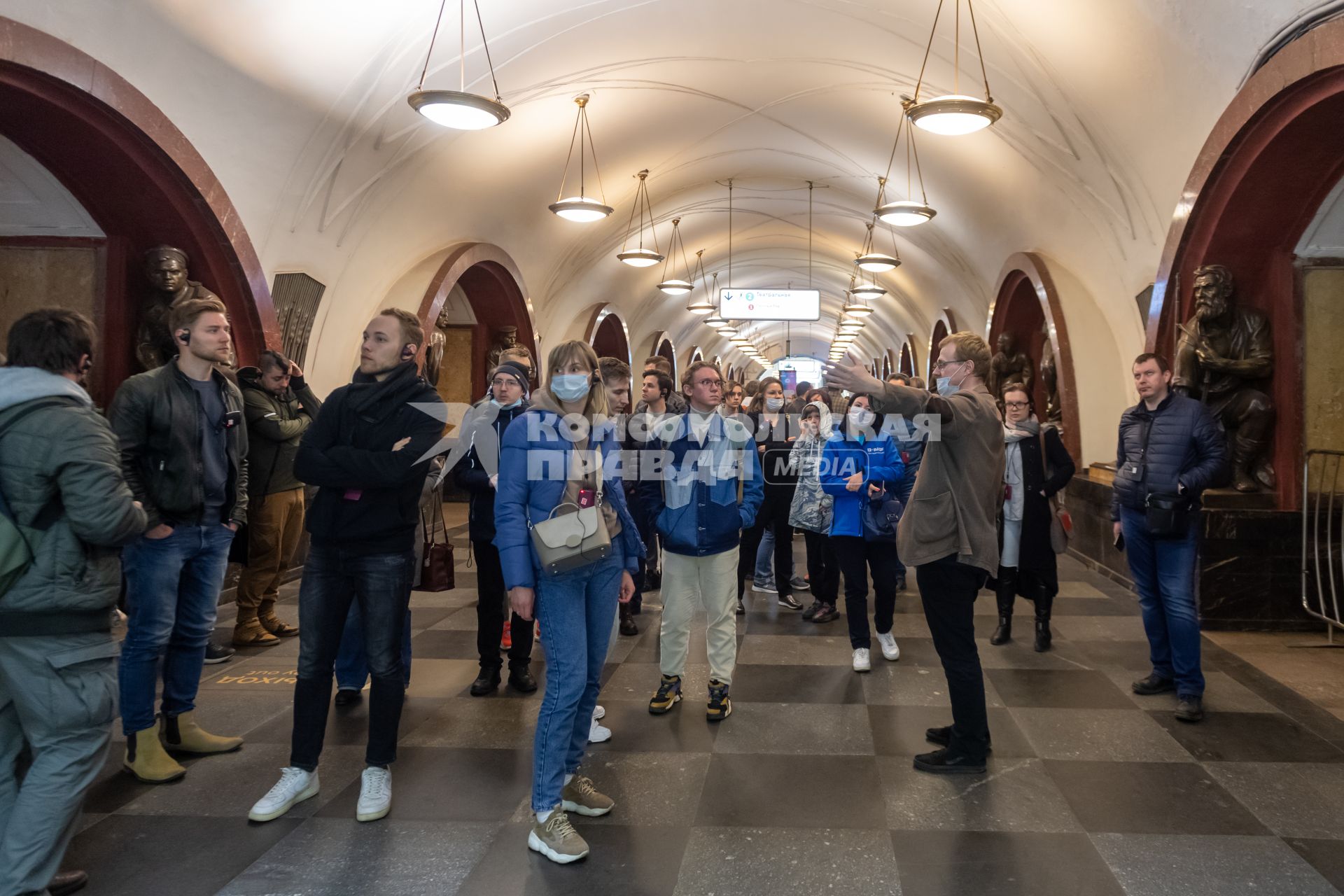 Москва. Во время на ночной экскурсии в Московском метрополитене.