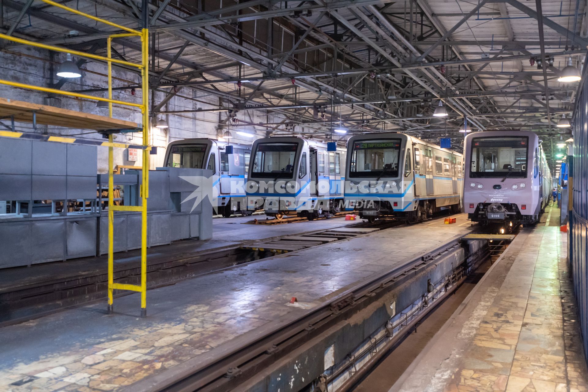 Москва. Поезда метрополитена в электродепо `Измайлово`.