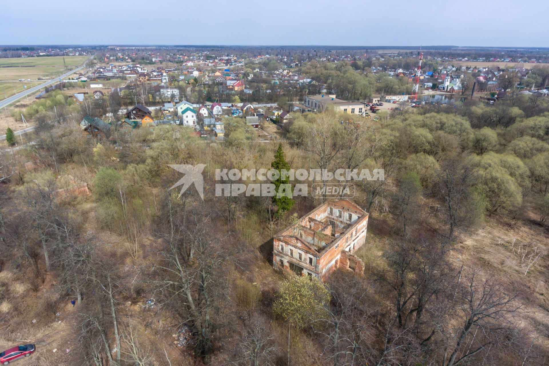 Московская облась, Домодедовский район. Вид сверху на развалины усадьбы Кузьминское.