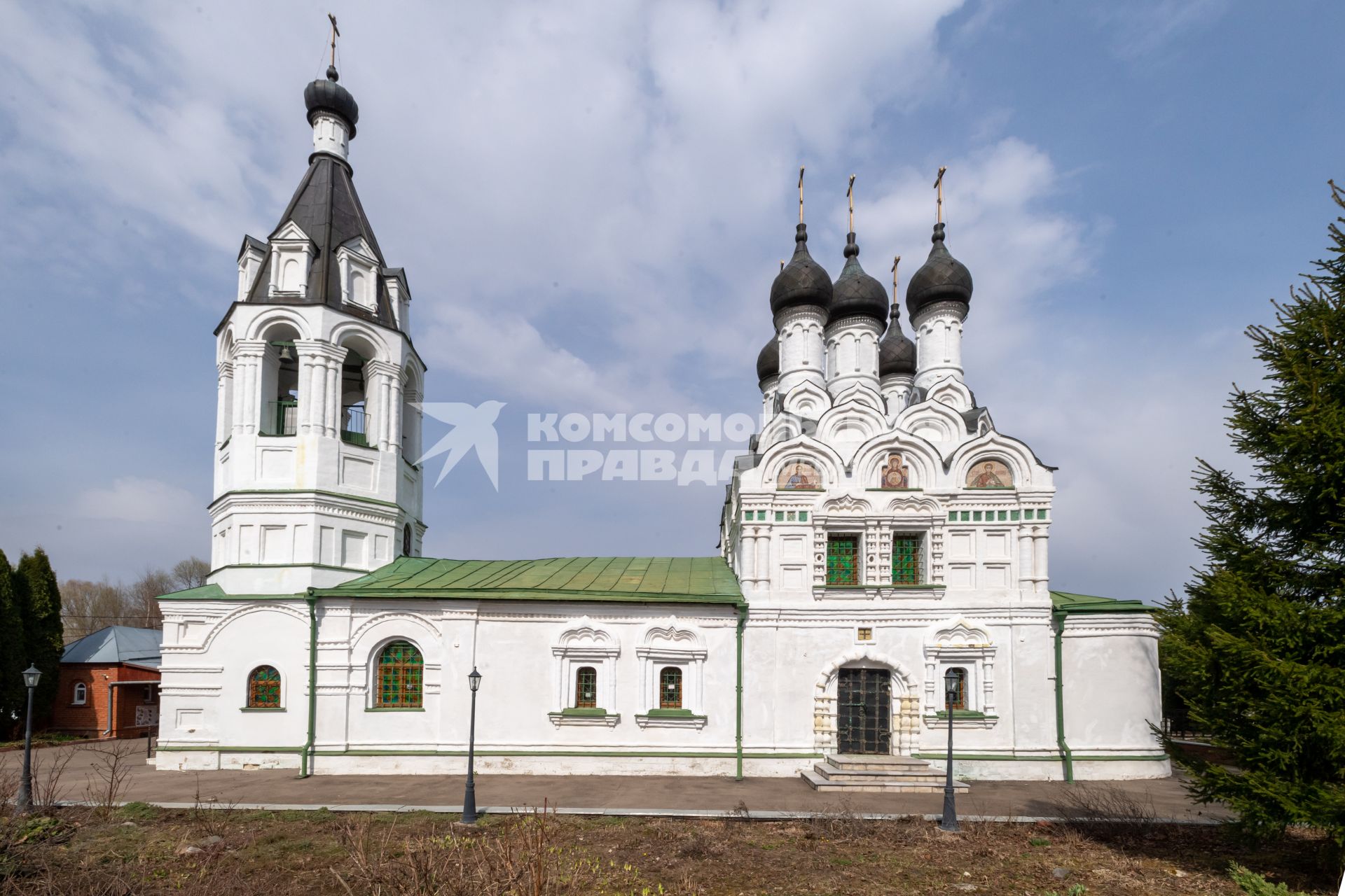 Московская облась, Домодедовский район. Вид на Знаменскую  церковь в Кузьминском.