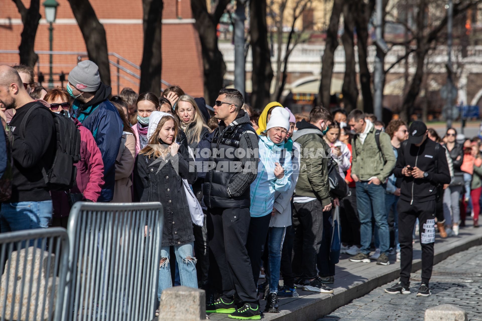 Москва. Очередь перед входом в мавзолей В.И. Ленина на Красной площади.