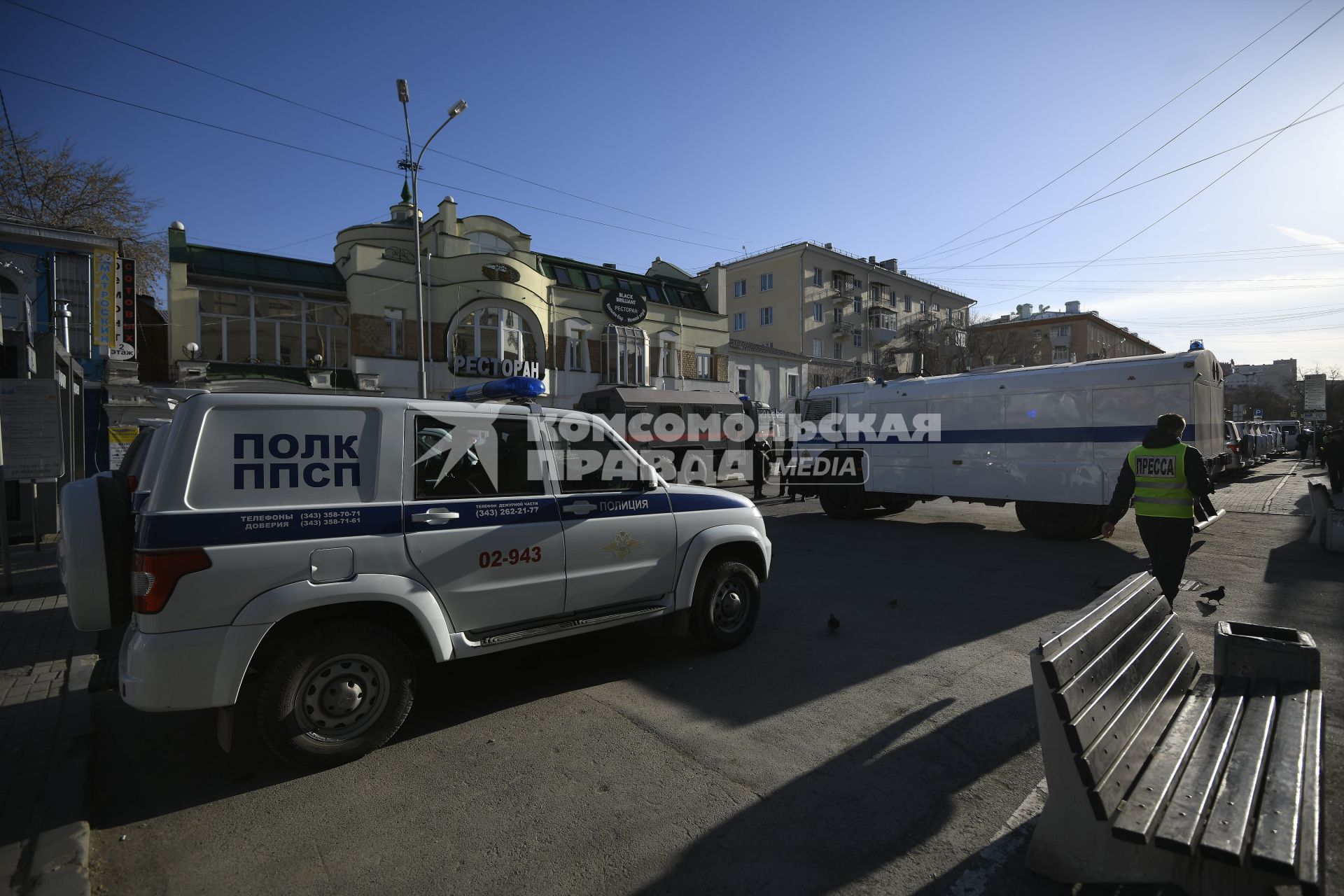 Екатеринбург. Сотрудники полиции готовятся к несогласованному шествию сторонников оппозиционера Алексея Навального