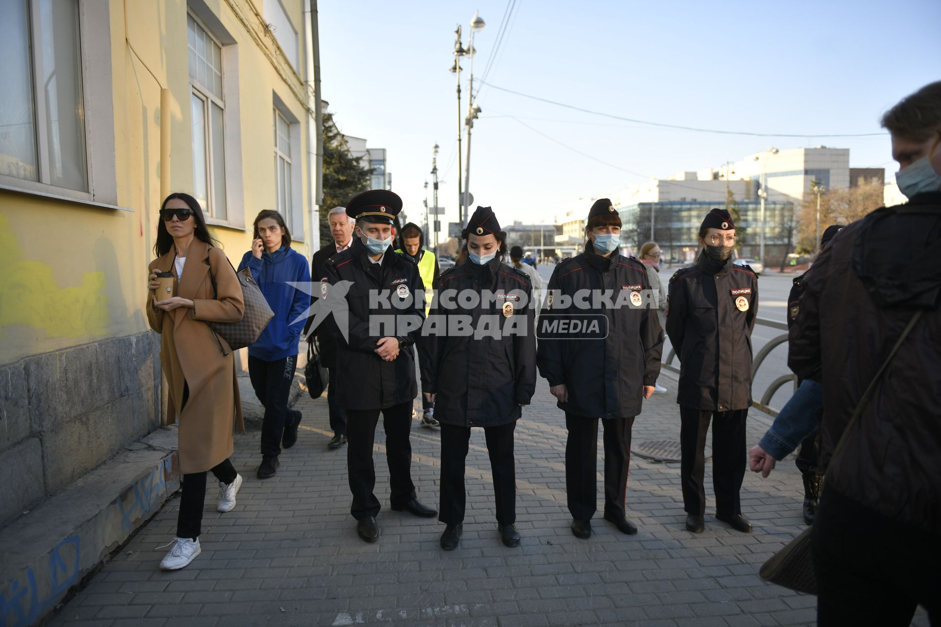 Екатеринбург. Полицейские в оцеплении во время несогласованной акции сторонников оппозиционера Алексея Навального