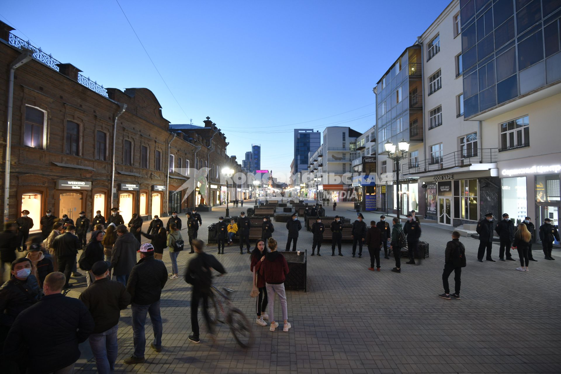 Екатеринбург. Полицейские в оцеплении во время несогласованной акции сторонников оппозиционера Алексея Навального