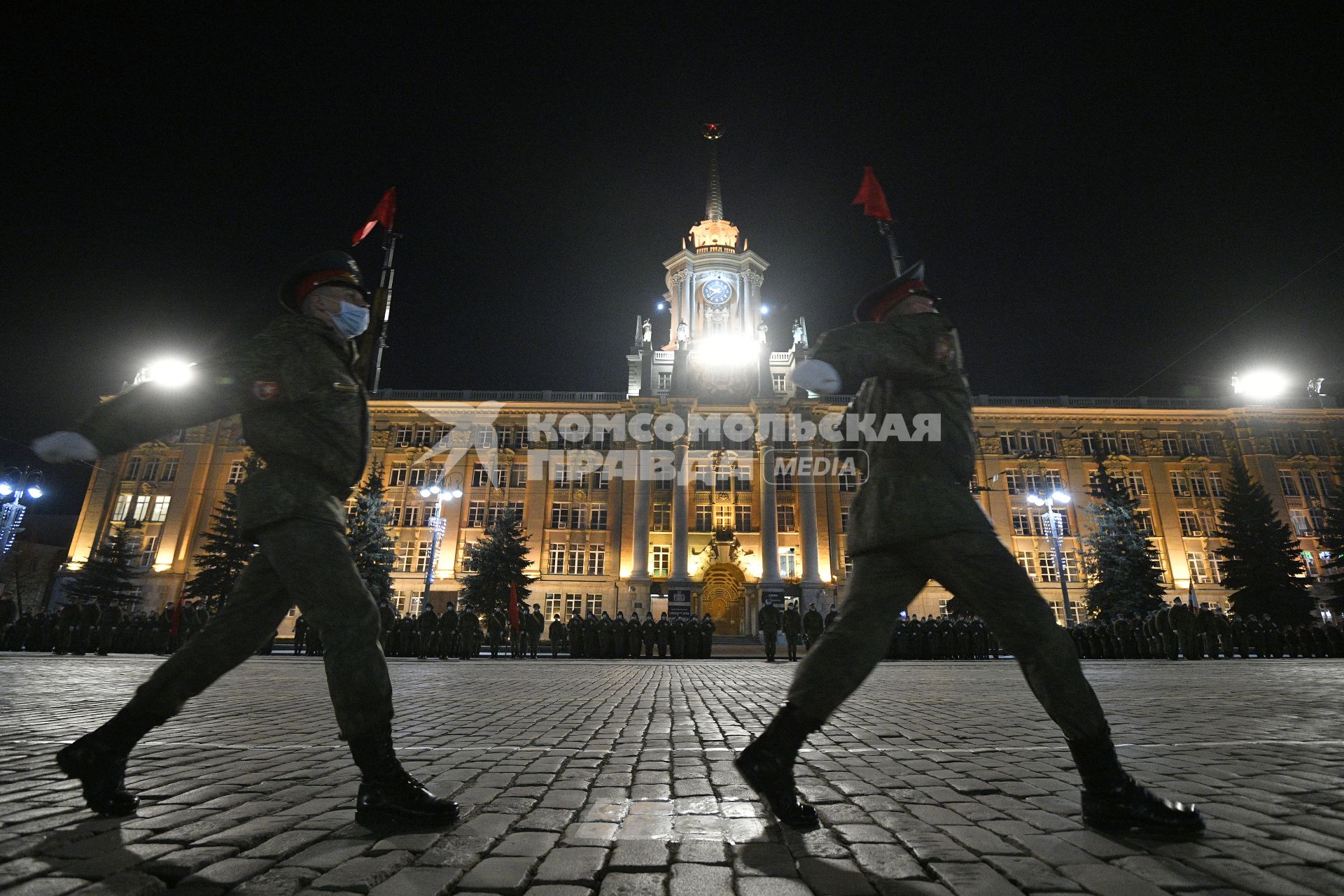 Екатеринбург. Первая ночная репетиция военного парада к дню Победы