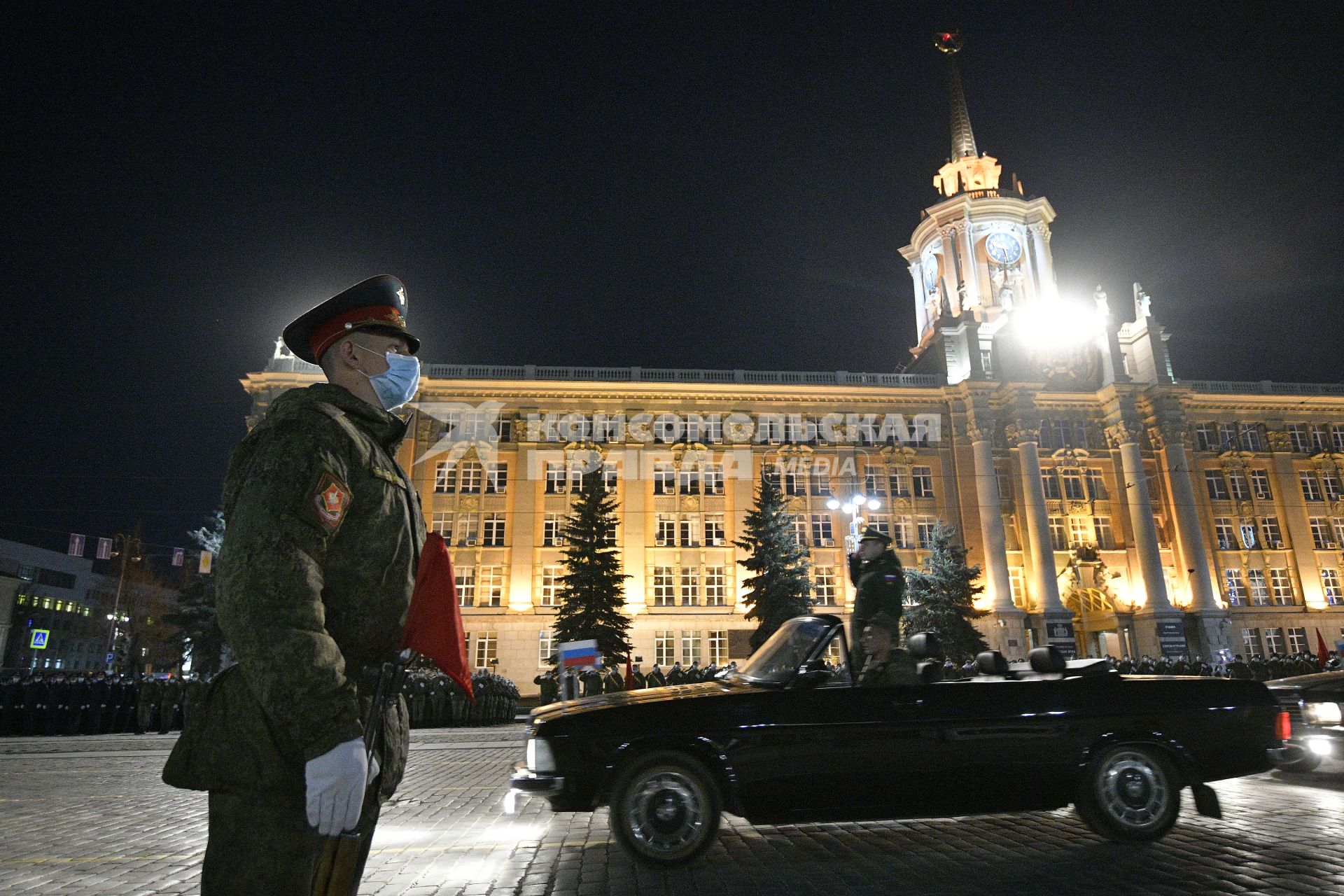 Екатеринбург. Первая ночная репетиция военного парада к дню Победы