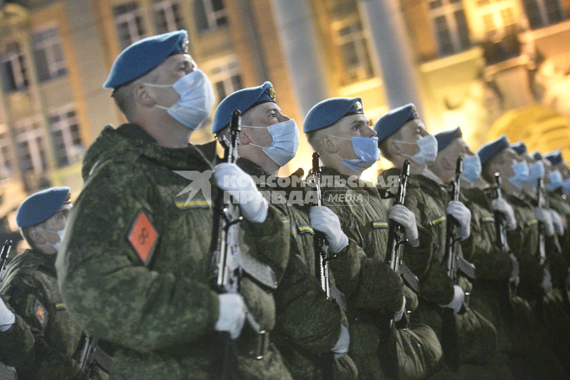 Екатеринбург. Первая ночная репетиция военного парада к дню Победы