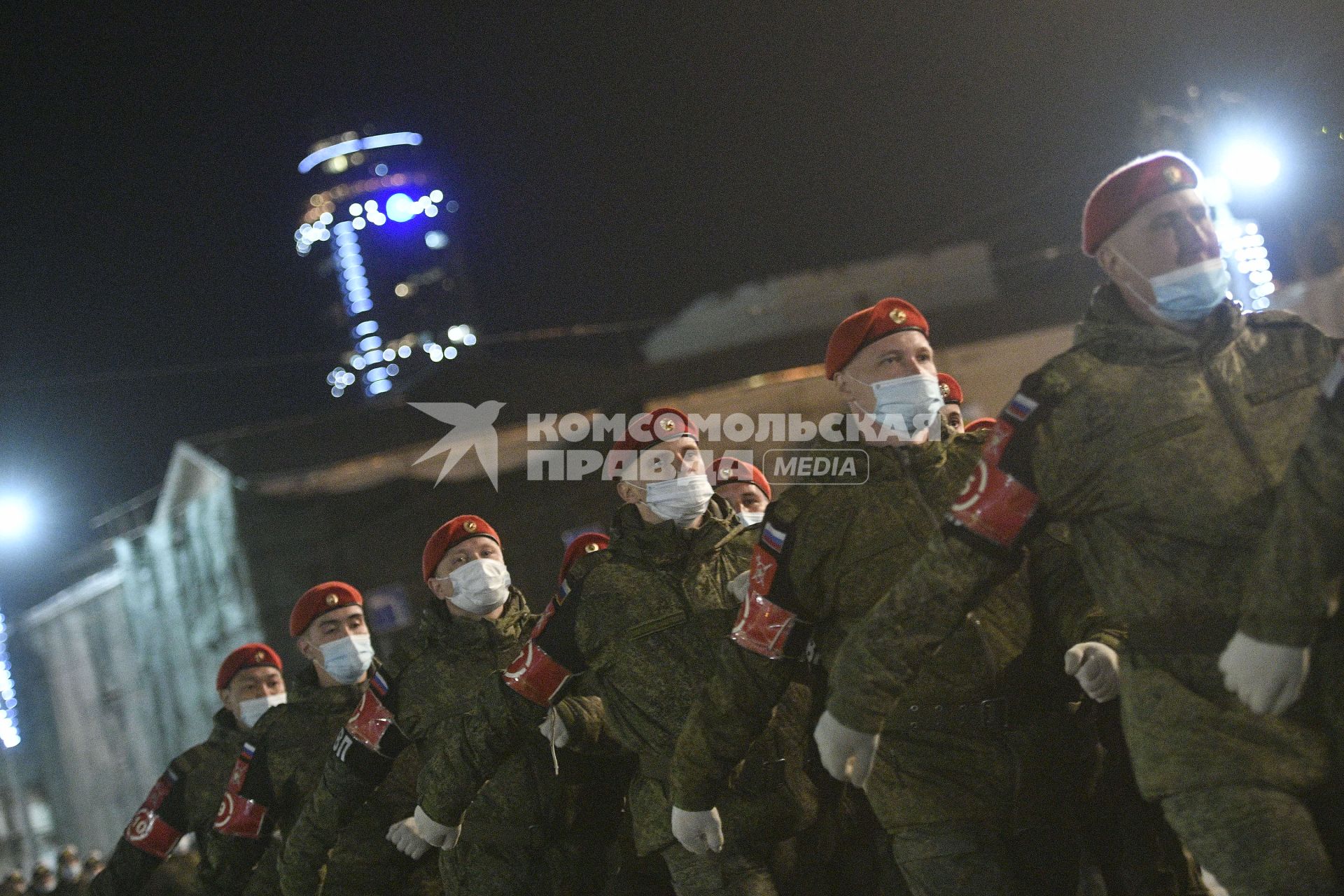 Екатеринбург. Первая ночная репетиция военного парада к дню Победы