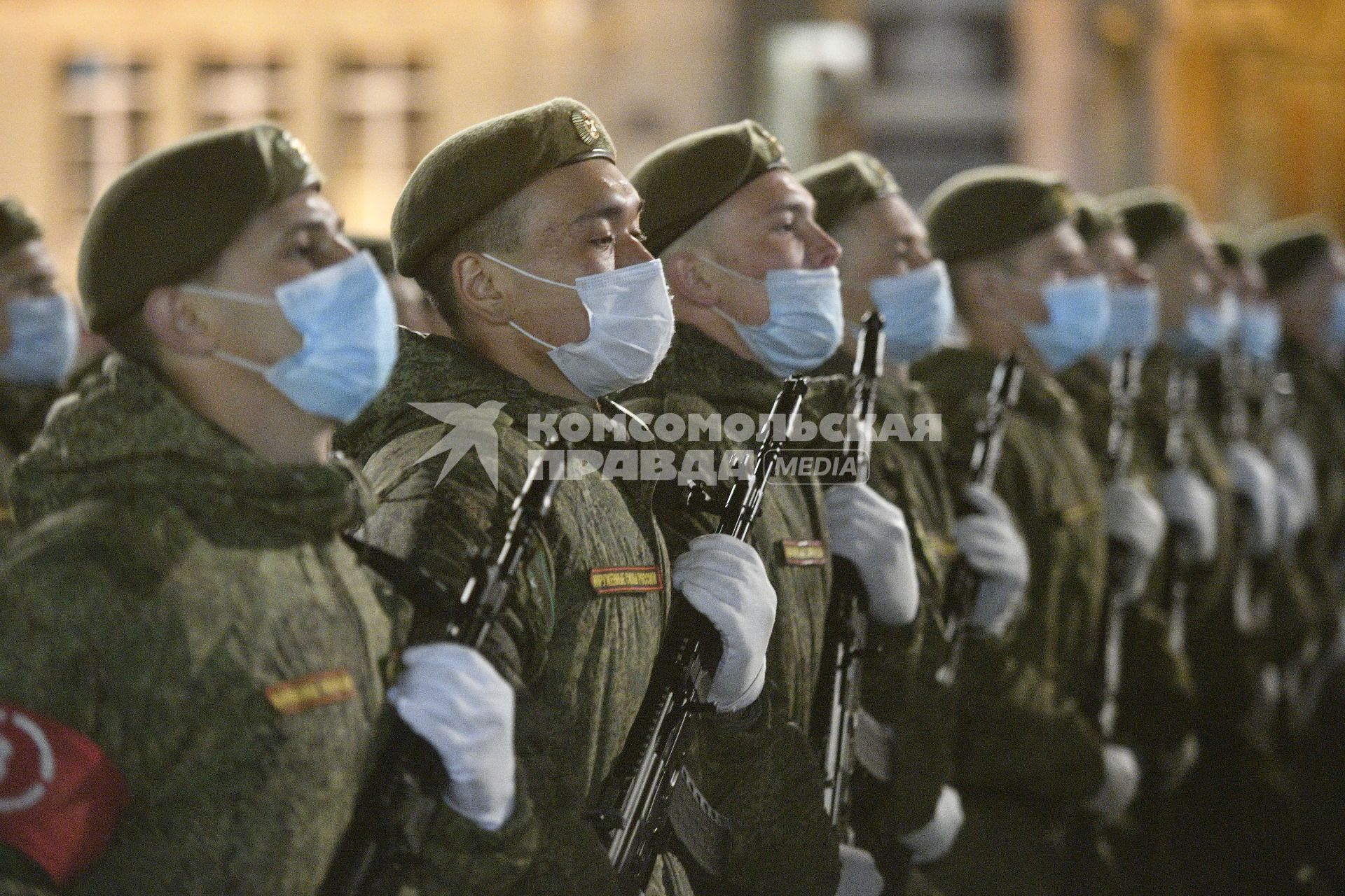 Екатеринбург. Первая ночная репетиция военного парада к дню Победы