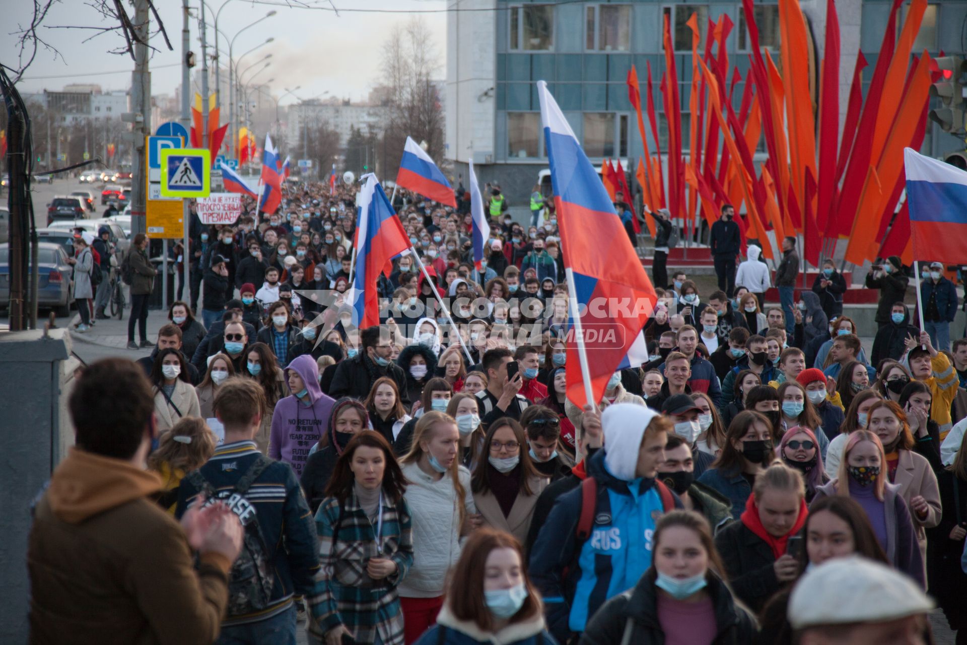 Пермь.  Участники несанкционированной акции в поддержку Алексея Навального.