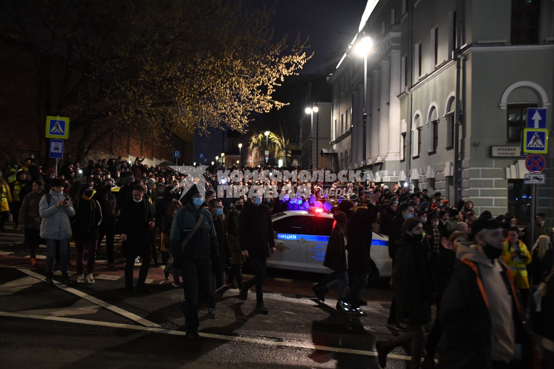 Москва. Участники несанкционированной акции в поддержку Алексея Навального на Трубной улице.