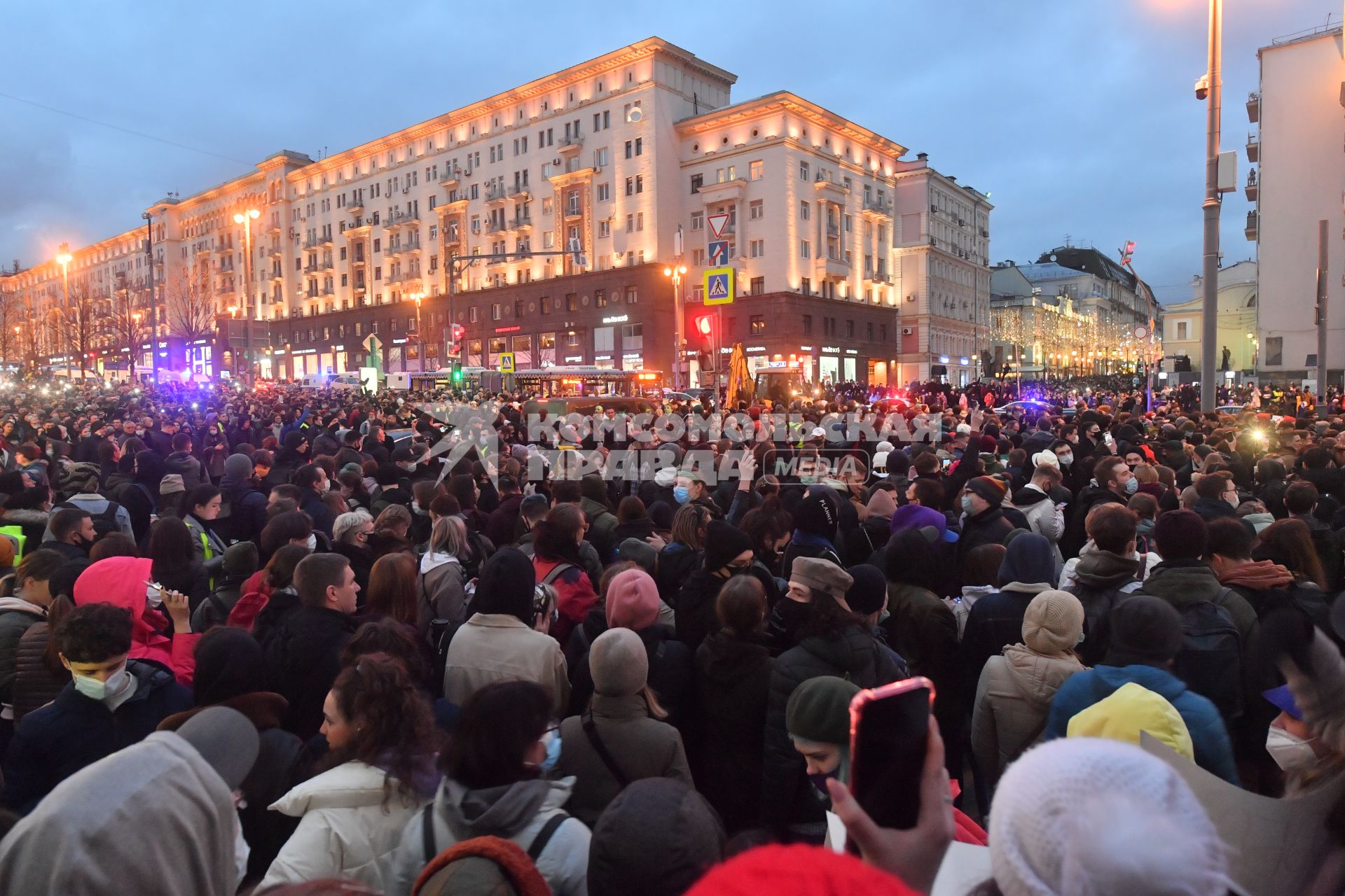 Москва. Участники несанкционированной  акции в поддержку Алексея Навального на Тверской улице.