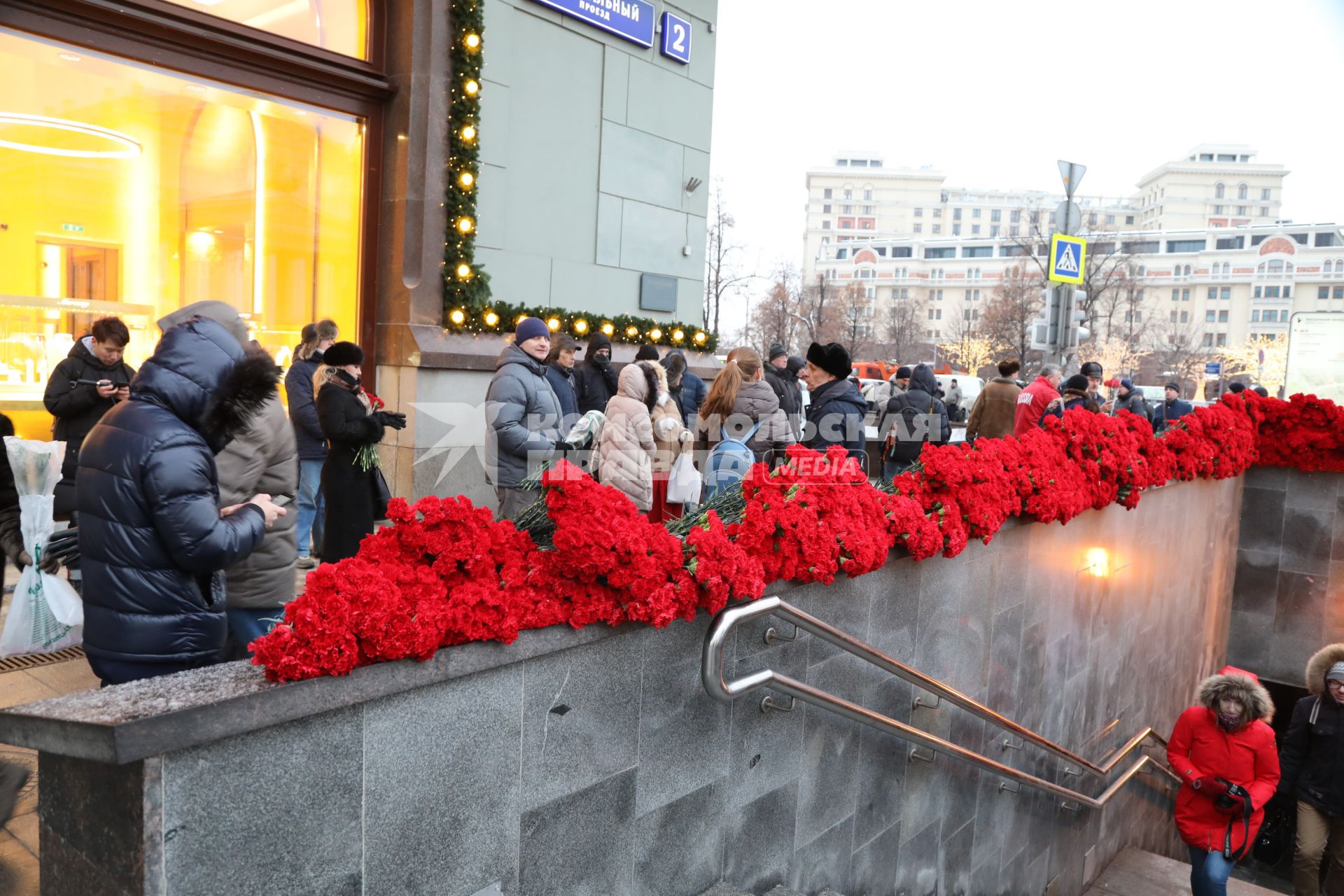 Красная площадь. Возложение цветов на могилу Иосифа Сталина в 140-ю годовщину со дня его рождения. 2018