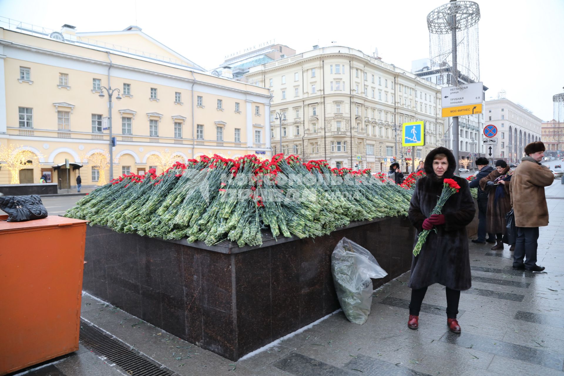 Красная площадь. Возложение цветов на могилу Иосифа Сталина в 140-ю годовщину со дня его рождения. 2018