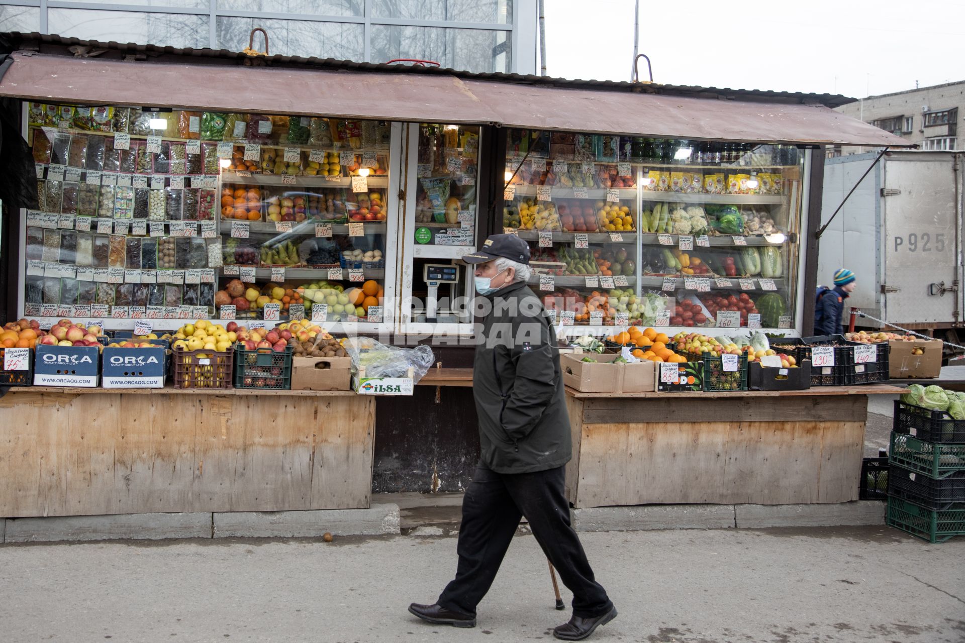 Пермь. Овощная палатка.