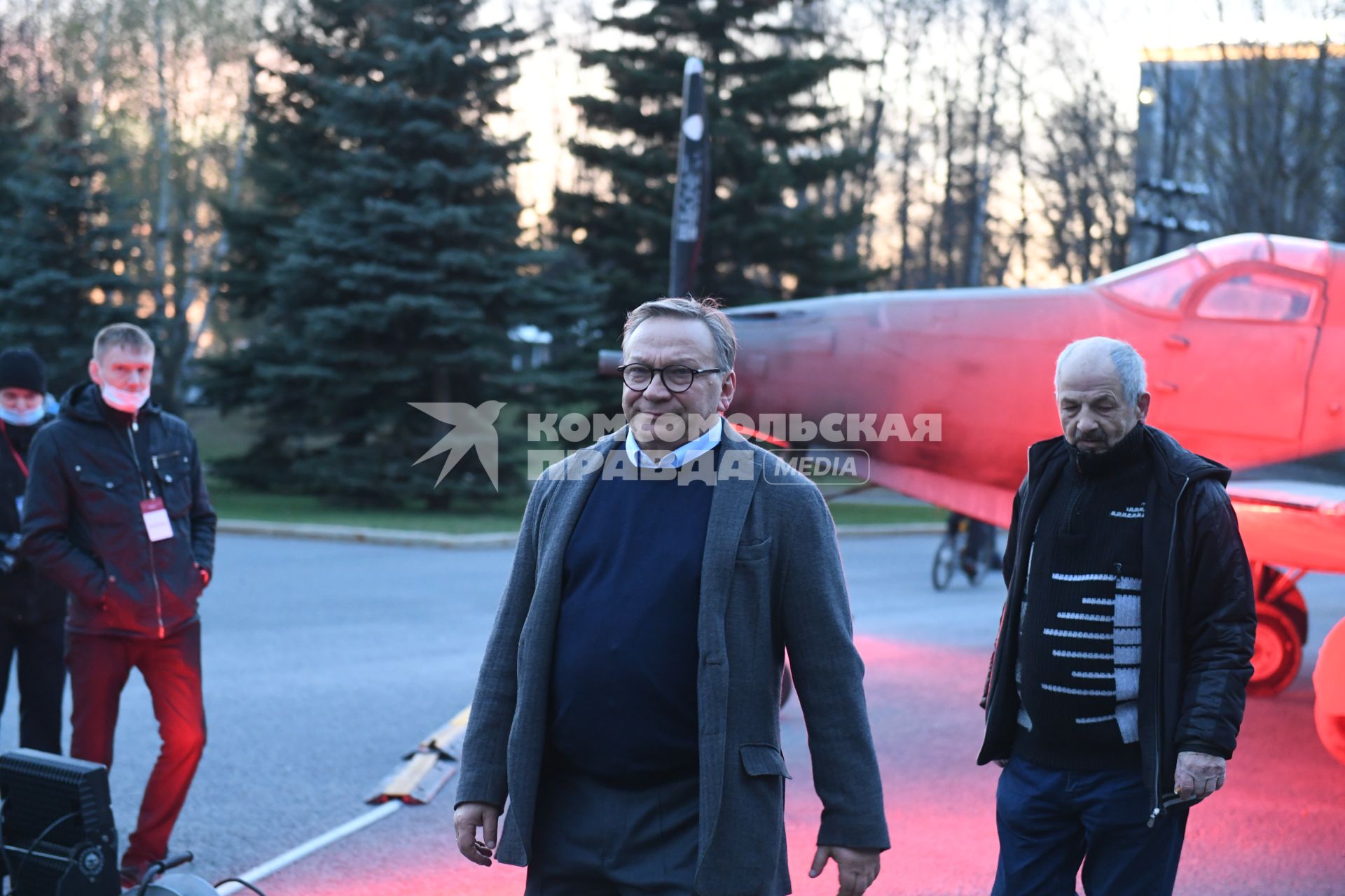 Москва. ММКФ. Продюсер Игорь Угольников перед премьерой фильма `Девятаев` у кинотеатра `Поклонка`.