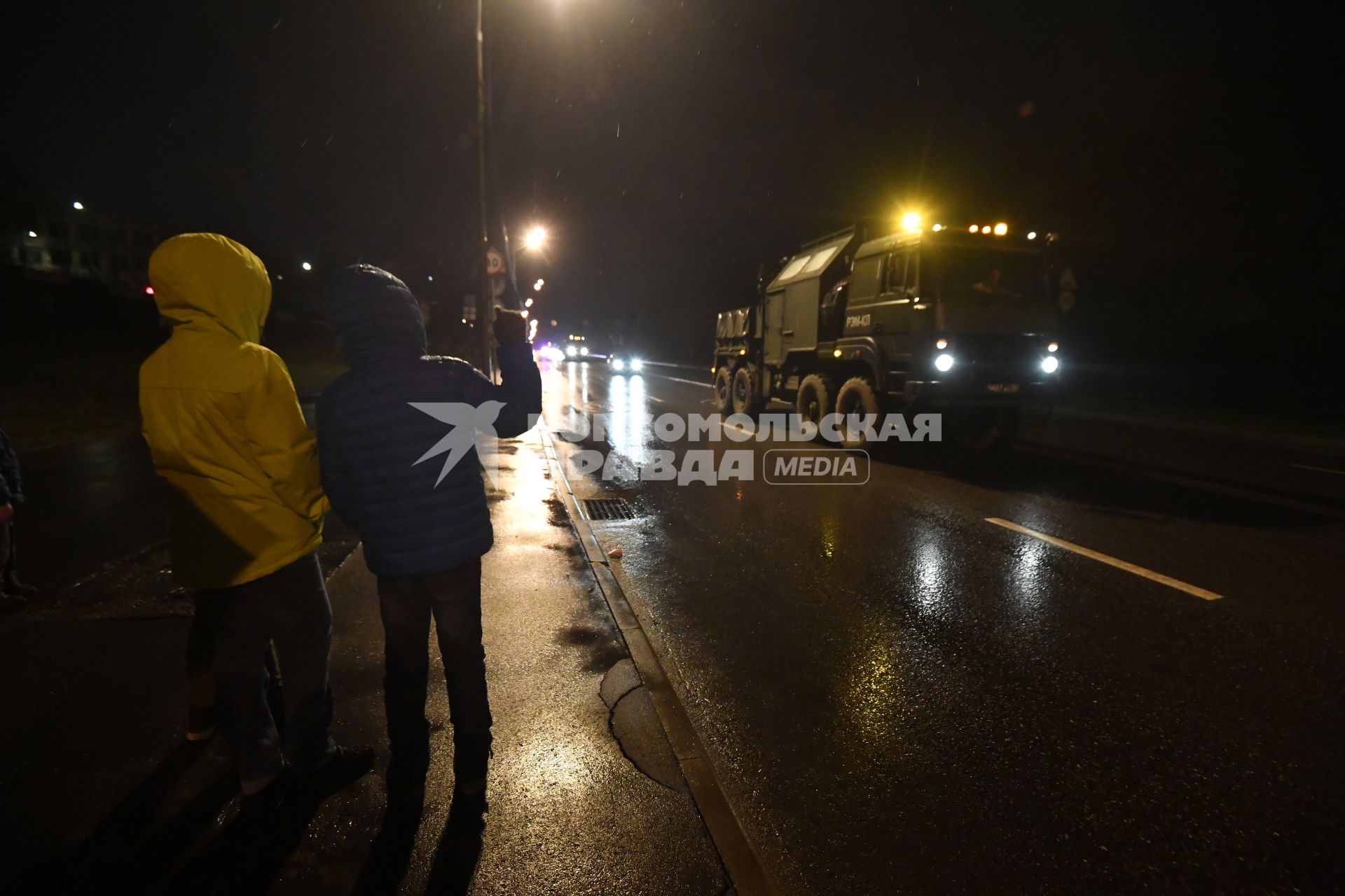 Москва.  Военная техника  во время передислокации с военного полигона `Алабино` для участия в параде Победы на Красной площади.