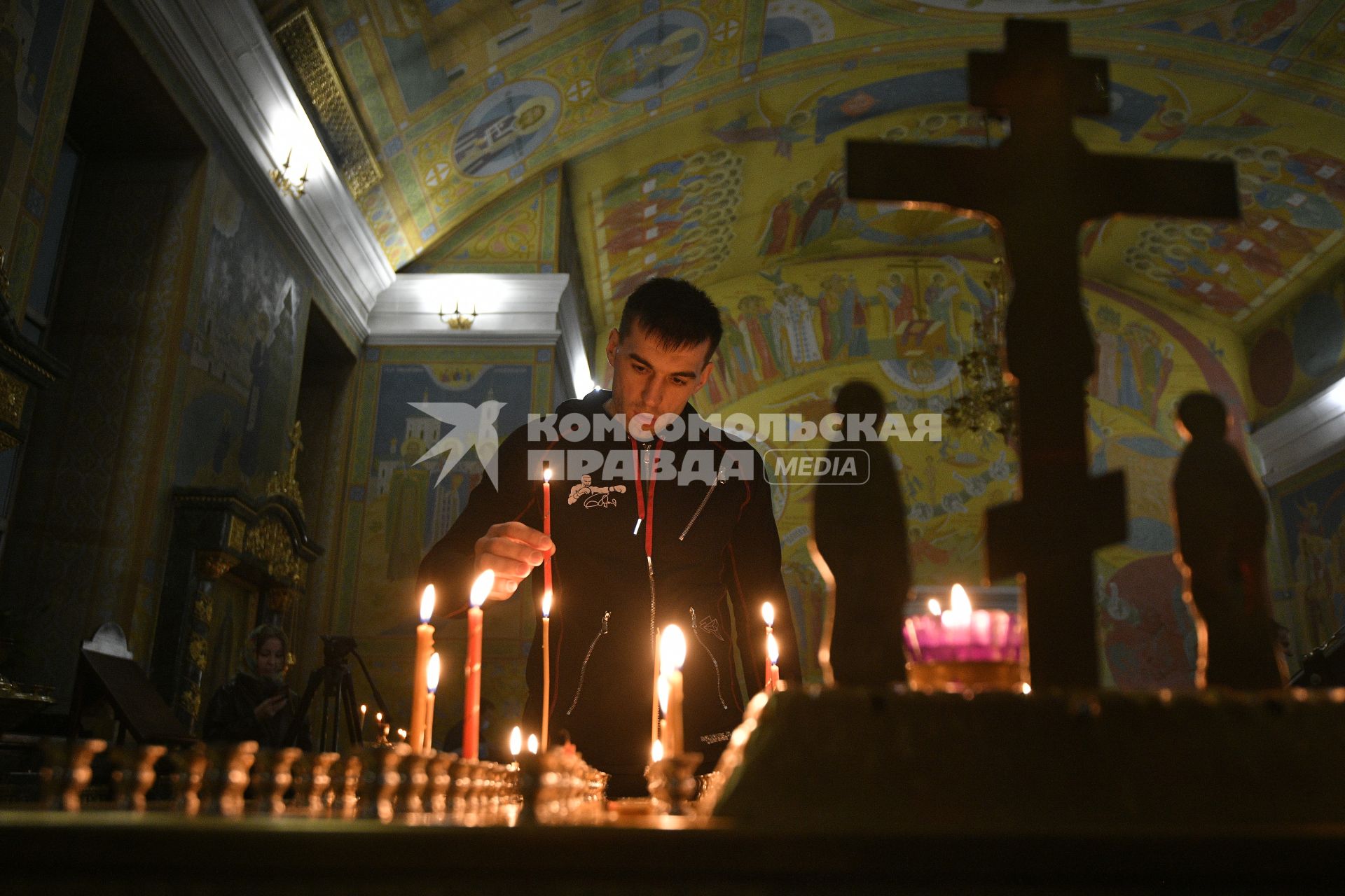 Екатеринбург. Перед началом Пасхального богослужения в Свято-Троицком соборе