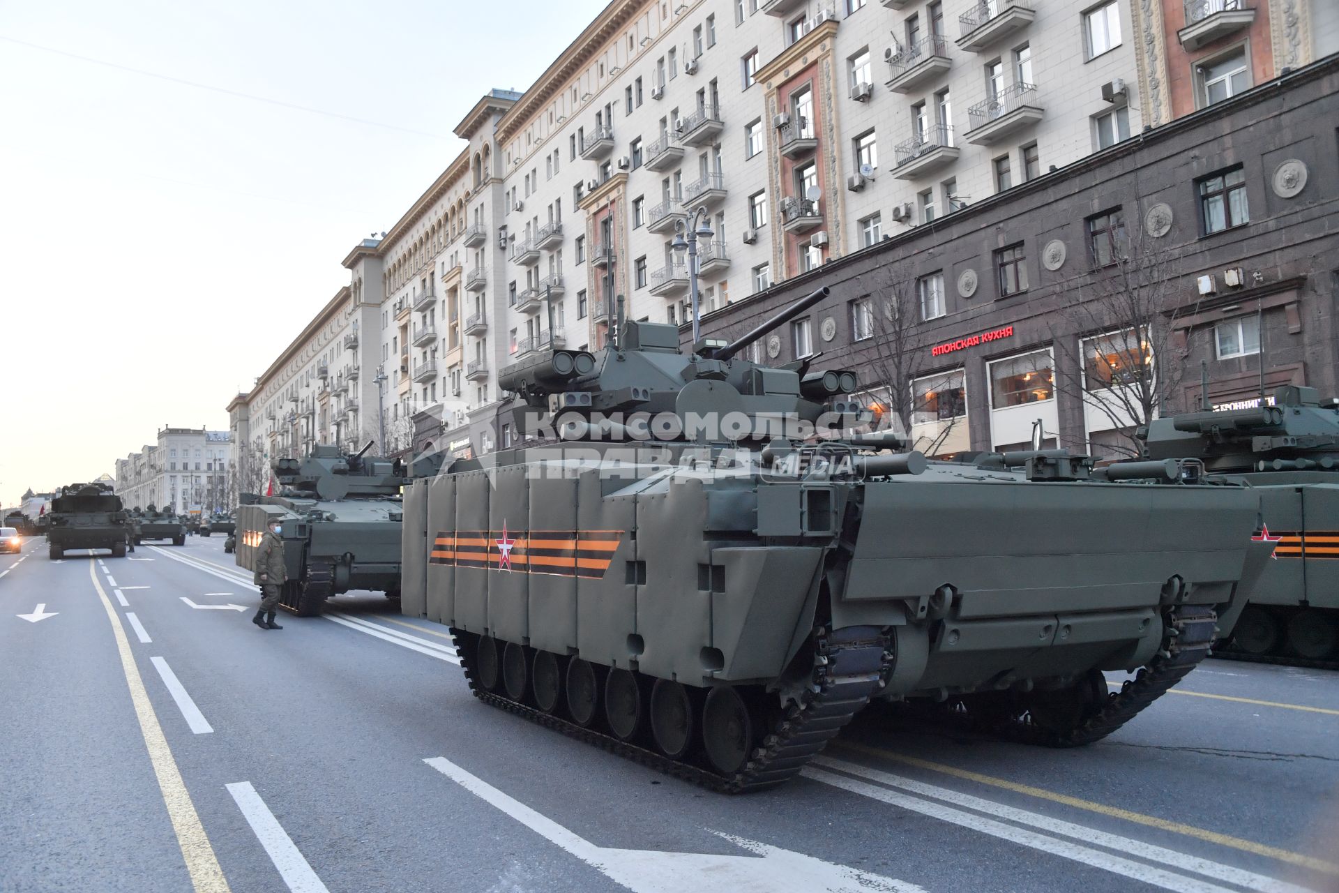 Москва. Боевая машина пехоты БМП `Курганец-25` на Тверской улице перед репетицией парада, посвященного 76-й годовщине Победы в Великой Отечественной войне.