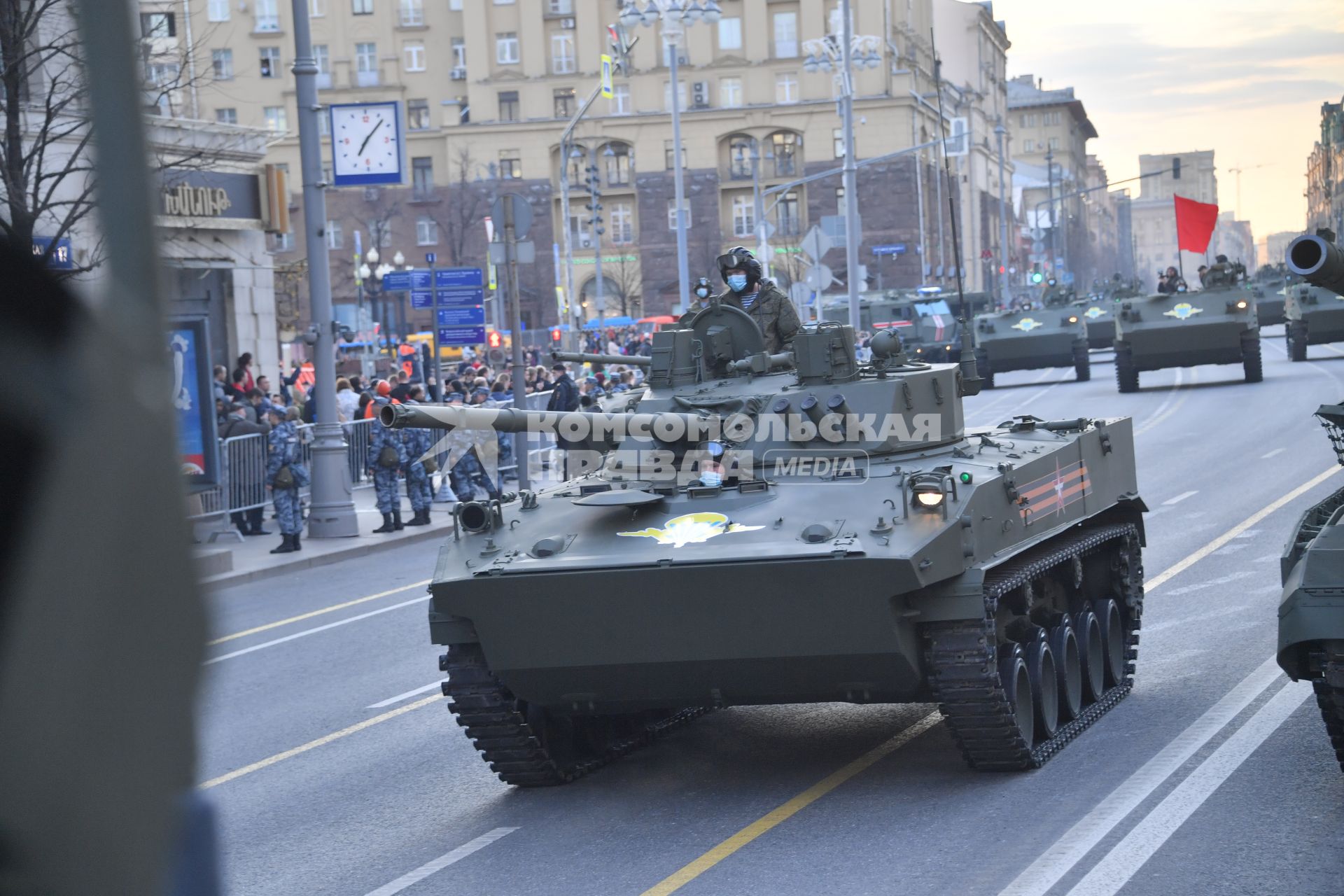 Москва.  БМД-4  на Тверской улице перед репетицией парада, посвященного 76-й годовщине Победы в Великой Отечественной войне.