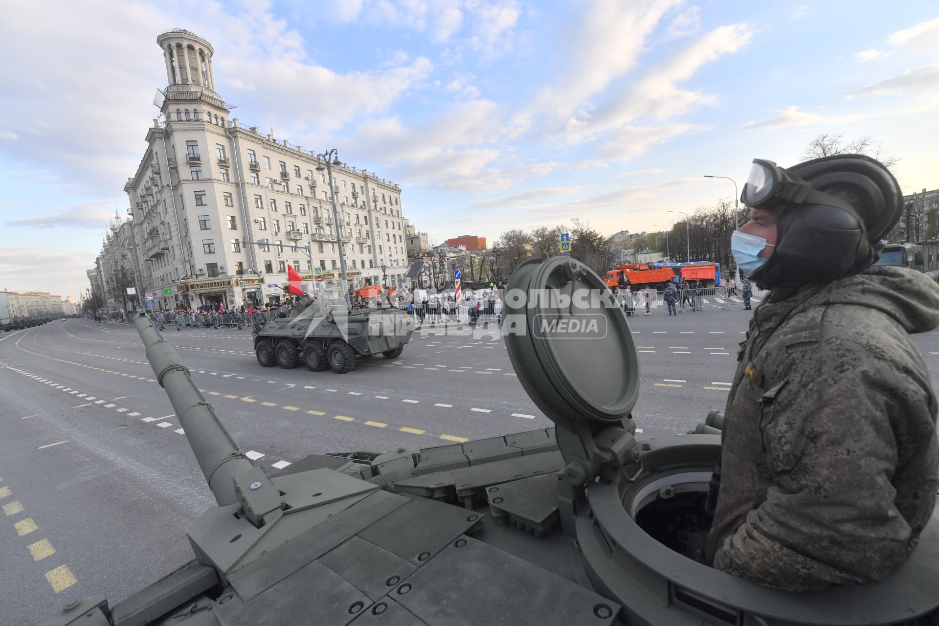 Москва. Военная техника перед репетицией парада, посвященного 76-й годовщине Победы в Великой Отечественной войне.