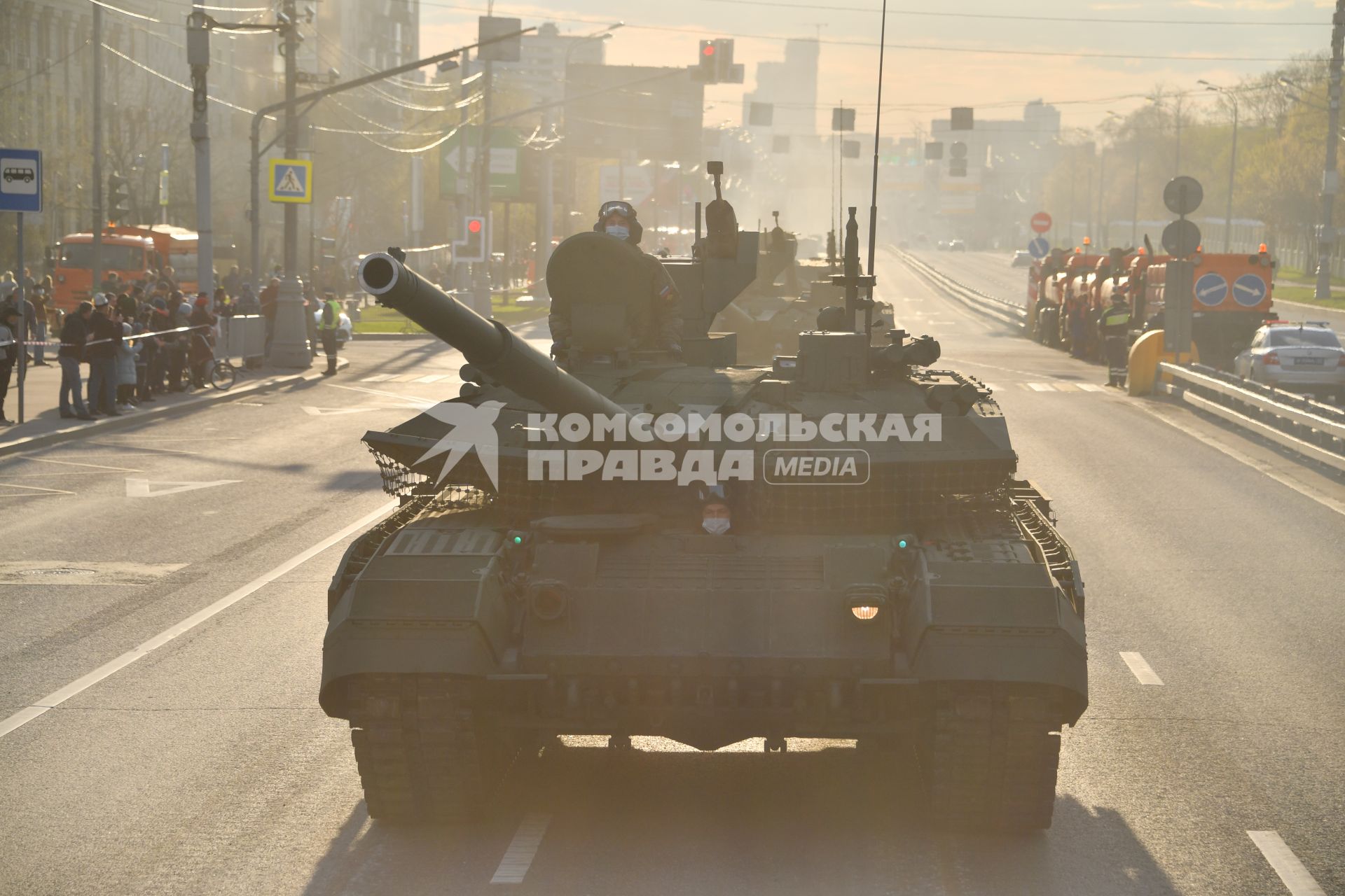 Москва. Танк Т-90М `Прорыв`  перед репетицией парада, посвященного 76-й годовщине Победы в Великой Отечественной войне.