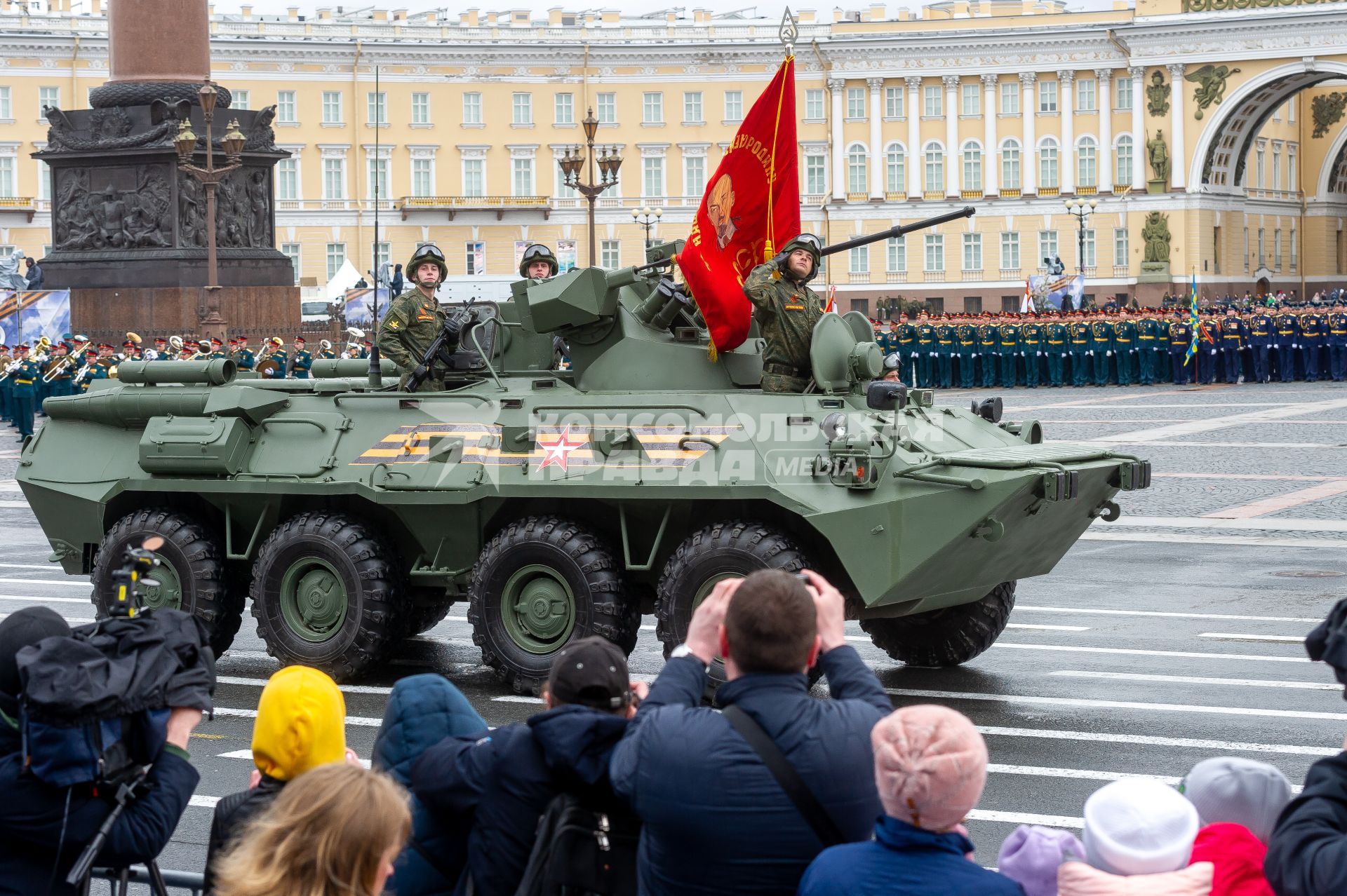 Санкт-Петербург. БТР-82 АТ на генеральной репетиции парада на Дворцовой площади, посвященного 76-й годовщине Победы в Великой Отечественной войне.