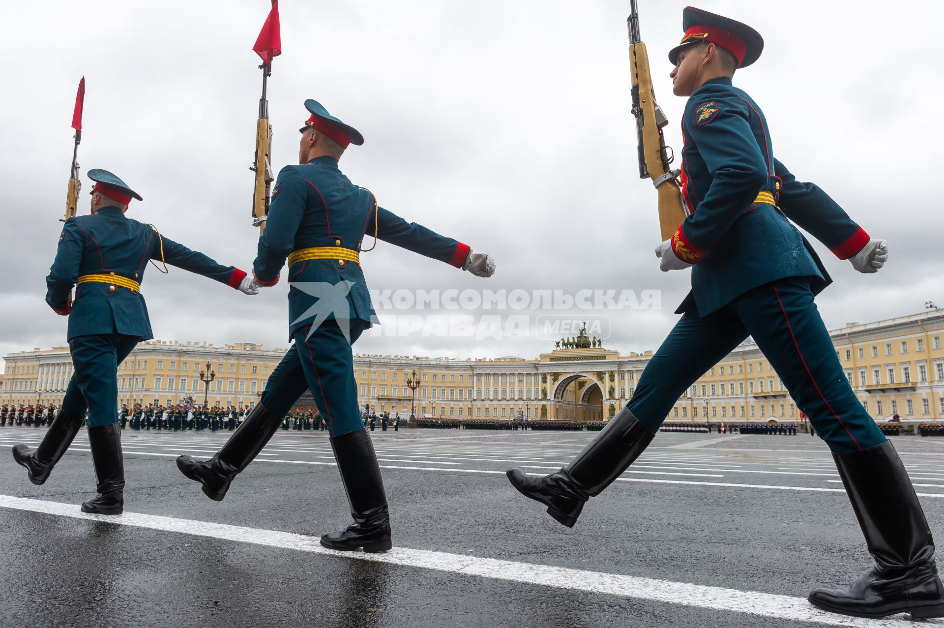 Санкт-Петербург. Линейные во время генеральной репетиции парада на Дворцовой площади, посвященного 76-й годовщине Победы в Великой Отечественной войне.