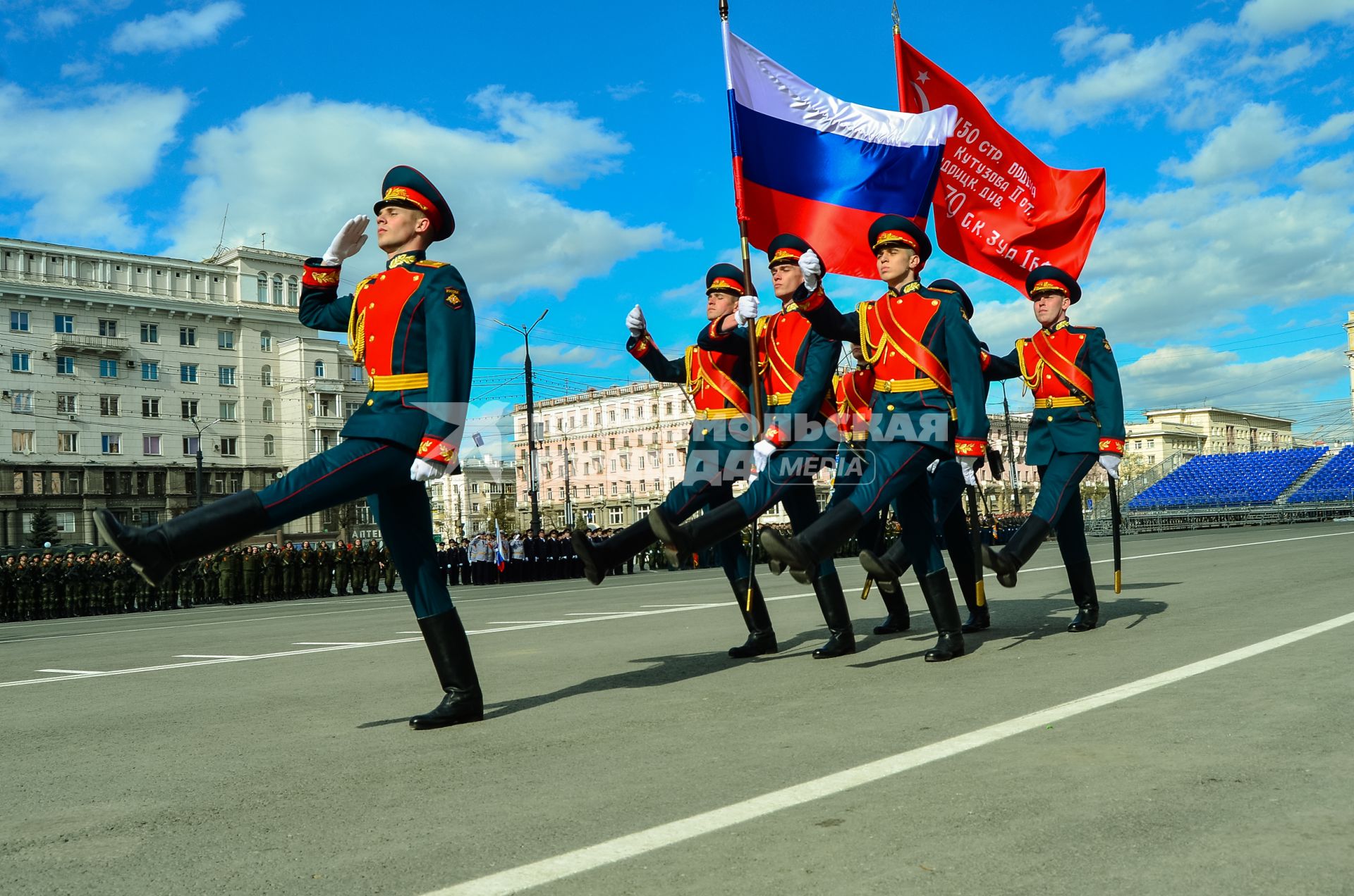 Челябинск. Знаменная группа во время генеральной репетиции парада, посвященного 76-й годовщине Победы в Великой Отечественной войне.