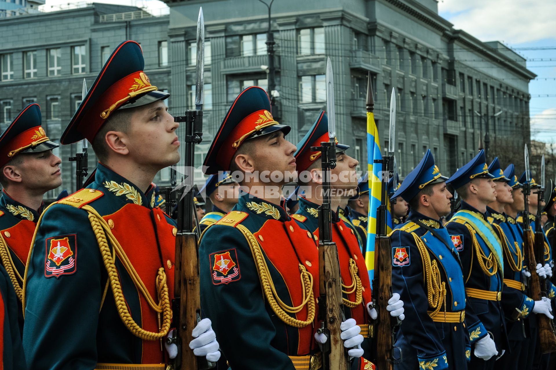 Челябинск. Военнослужащие Приволжско-Уральского военного округа во время генеральной репетиции парада, посвященного 76-й годовщине Победы в Великой Отечественной войне.